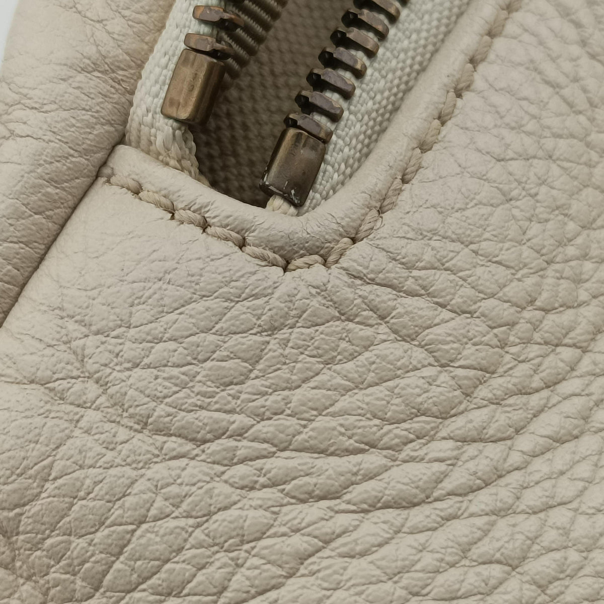 Vintage Gucci Print White Leather 530412 bum bag/waist bag | stylenewstar