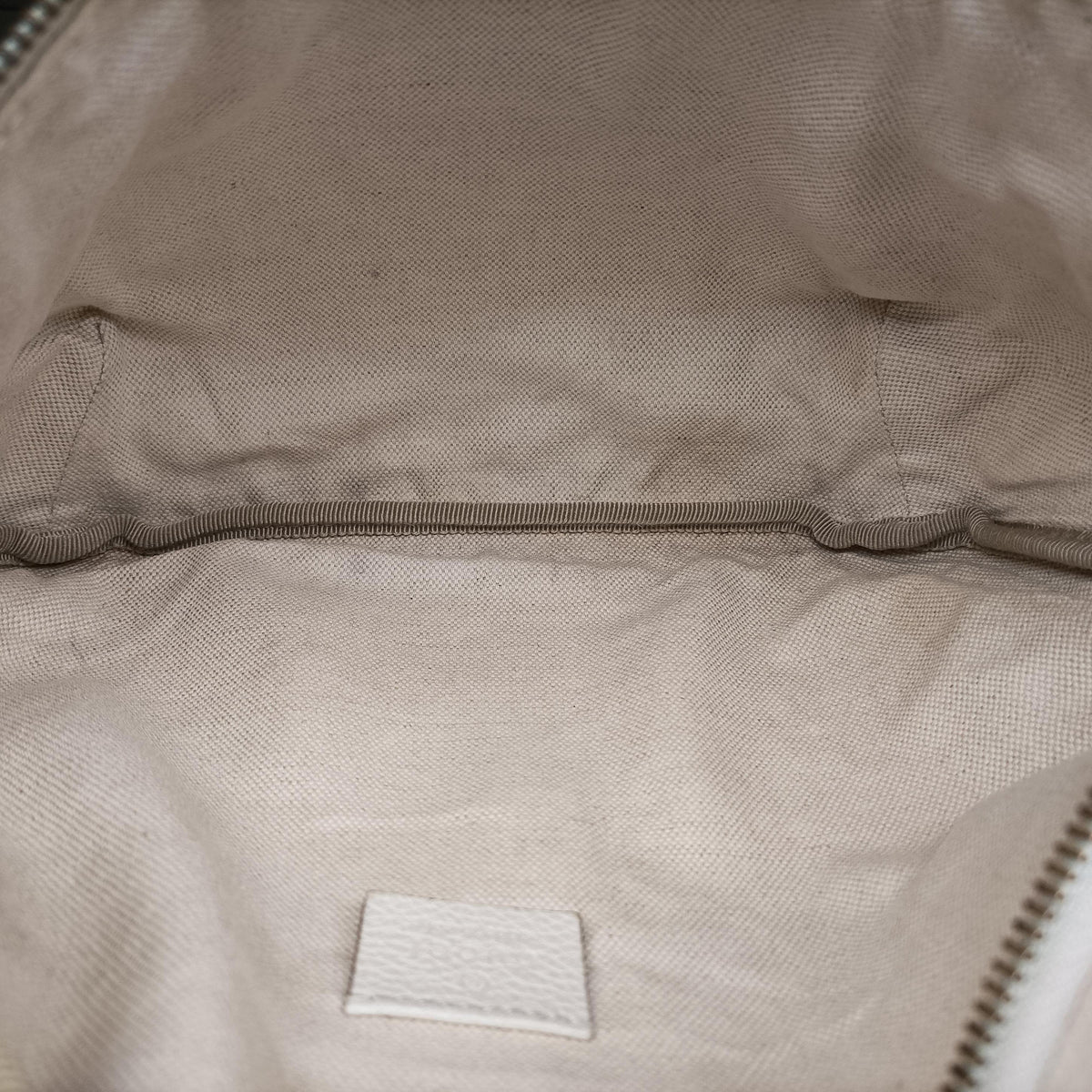 Vintage Gucci Print White Leather 530412 bum bag/waist bag | stylenewstar