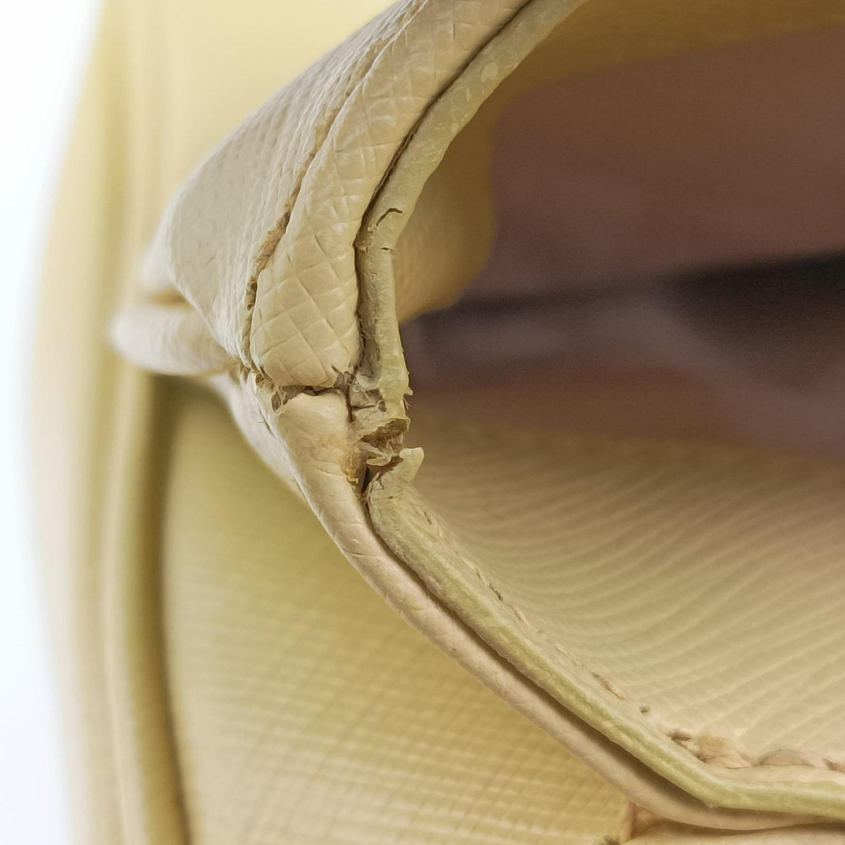 Small Sound Flap Yellow SAFFIANO Leather BN2485 31/Aスモール サウンド フラップ イエロー サフィアーノレザー BN2485 31/A