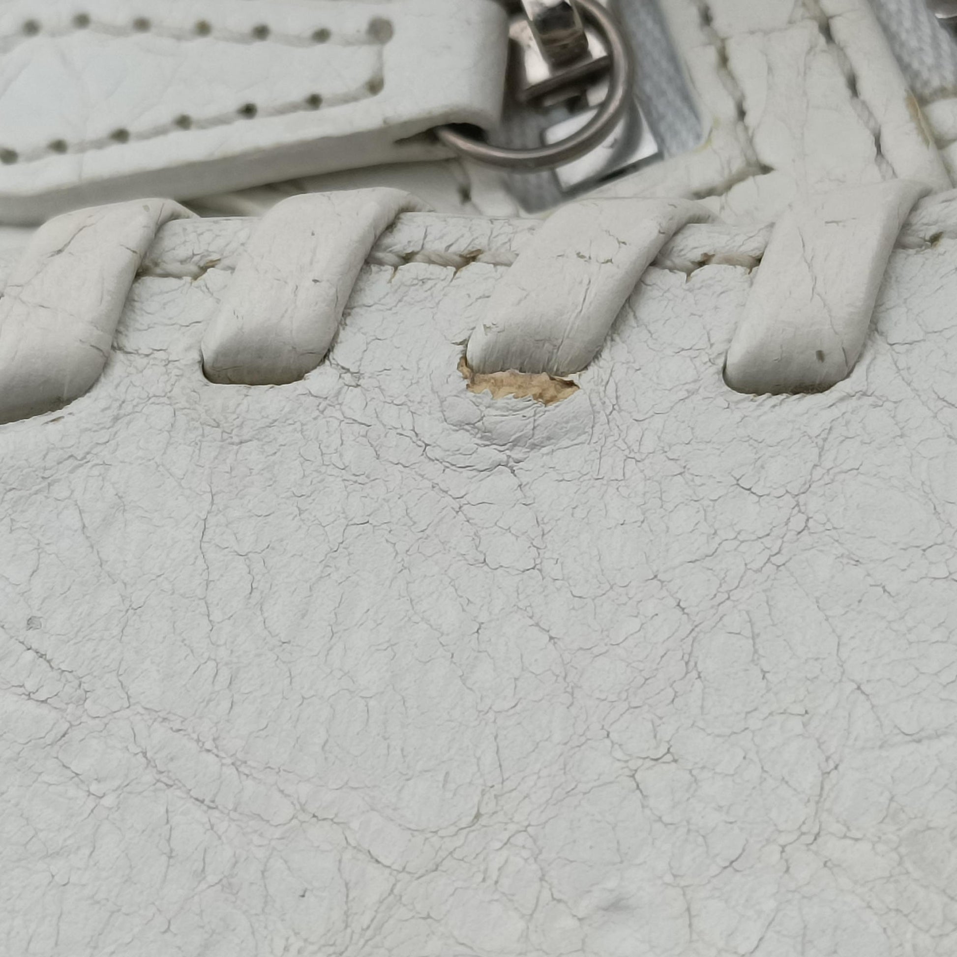 Pre-owned Balenciaga Le Cagole White lambskin  shoulderbag | stylenewstar