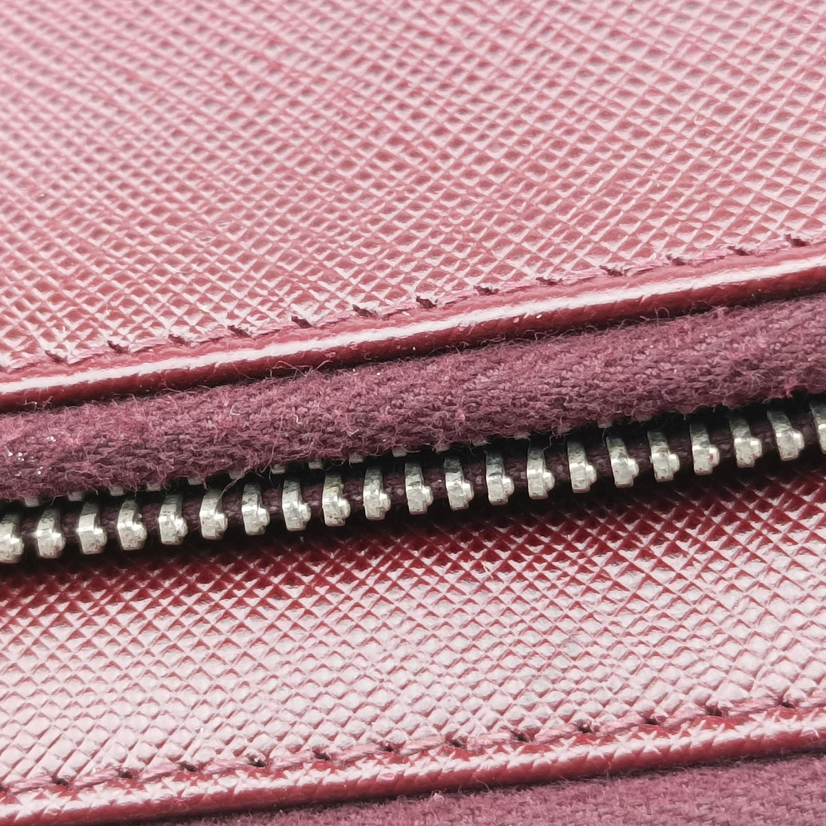 Secondhand Prada Triangle Logo Plate Red Saffiano Leather VR0023 handbag | stylenewstar