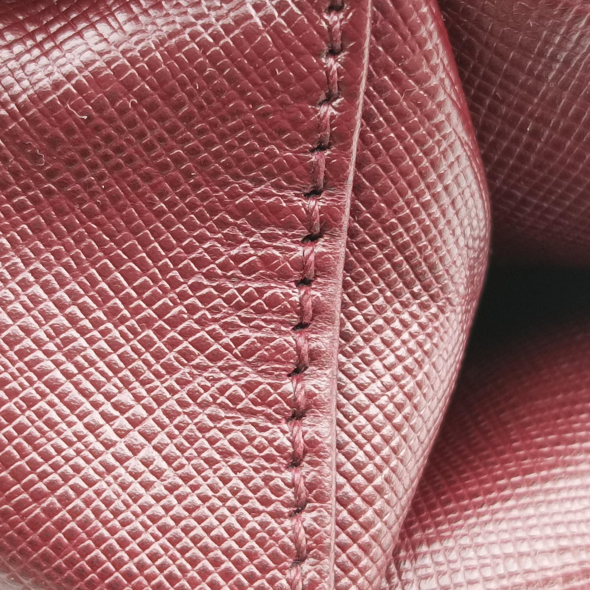 Secondhand Prada Triangle Logo Plate Red Saffiano Leather VR0023 handbag | stylenewstar