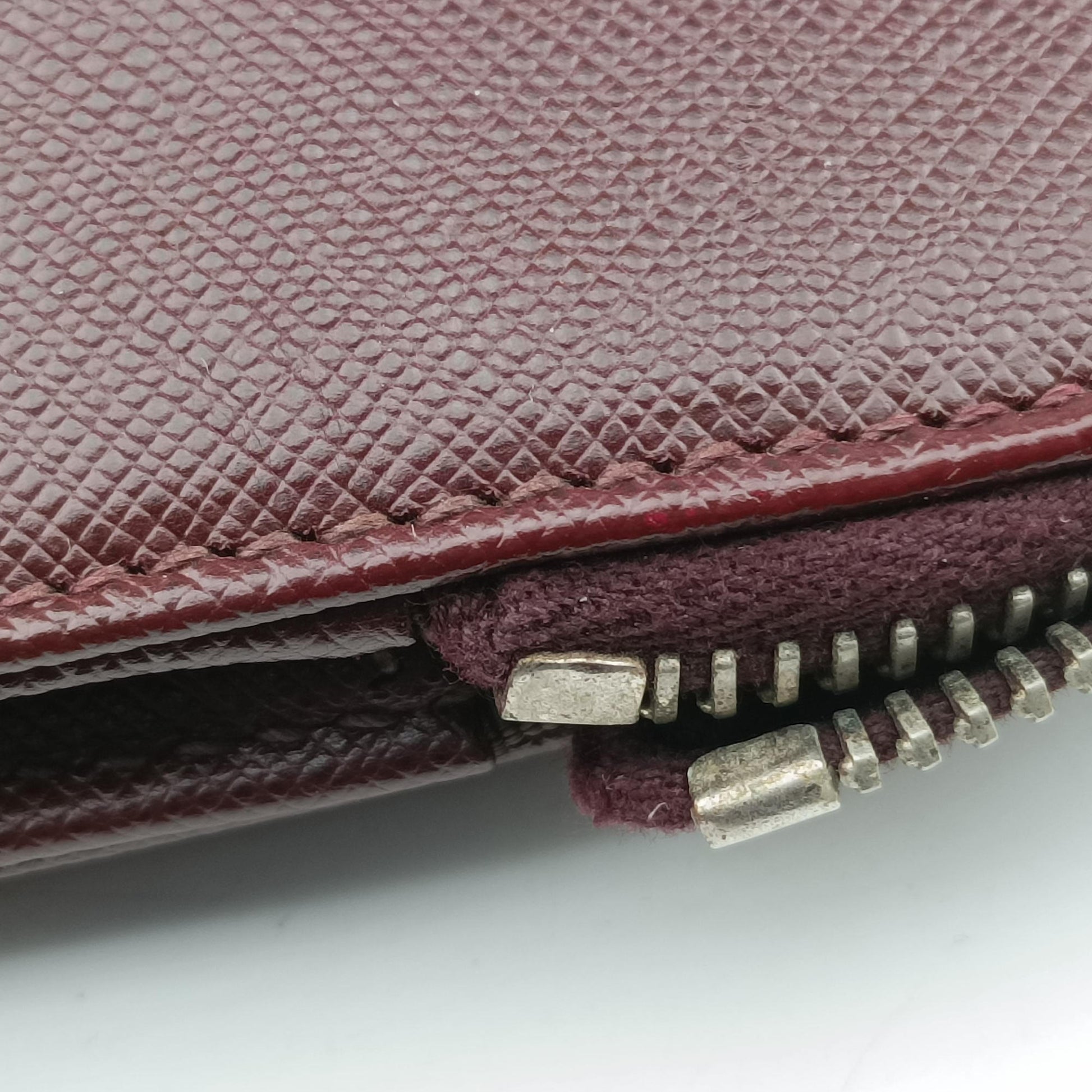 Secondhand Prada Triangle Logo Plate Red Saffiano Leather VR0023 handbag | stylenewstar