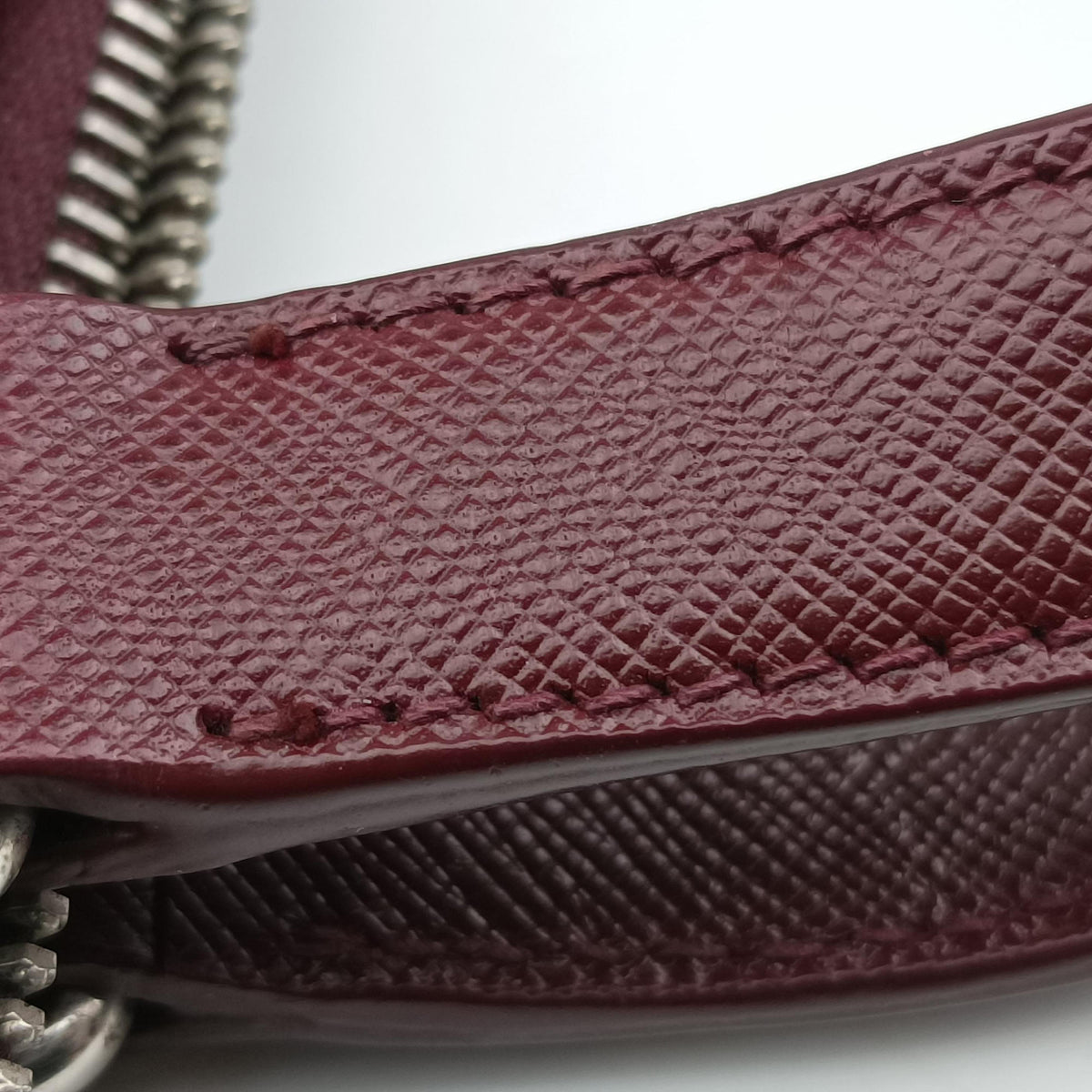 Secondhand Prada Triangle Logo Plate Red Saffiano Leather VR0023 handbag | stylenewstar