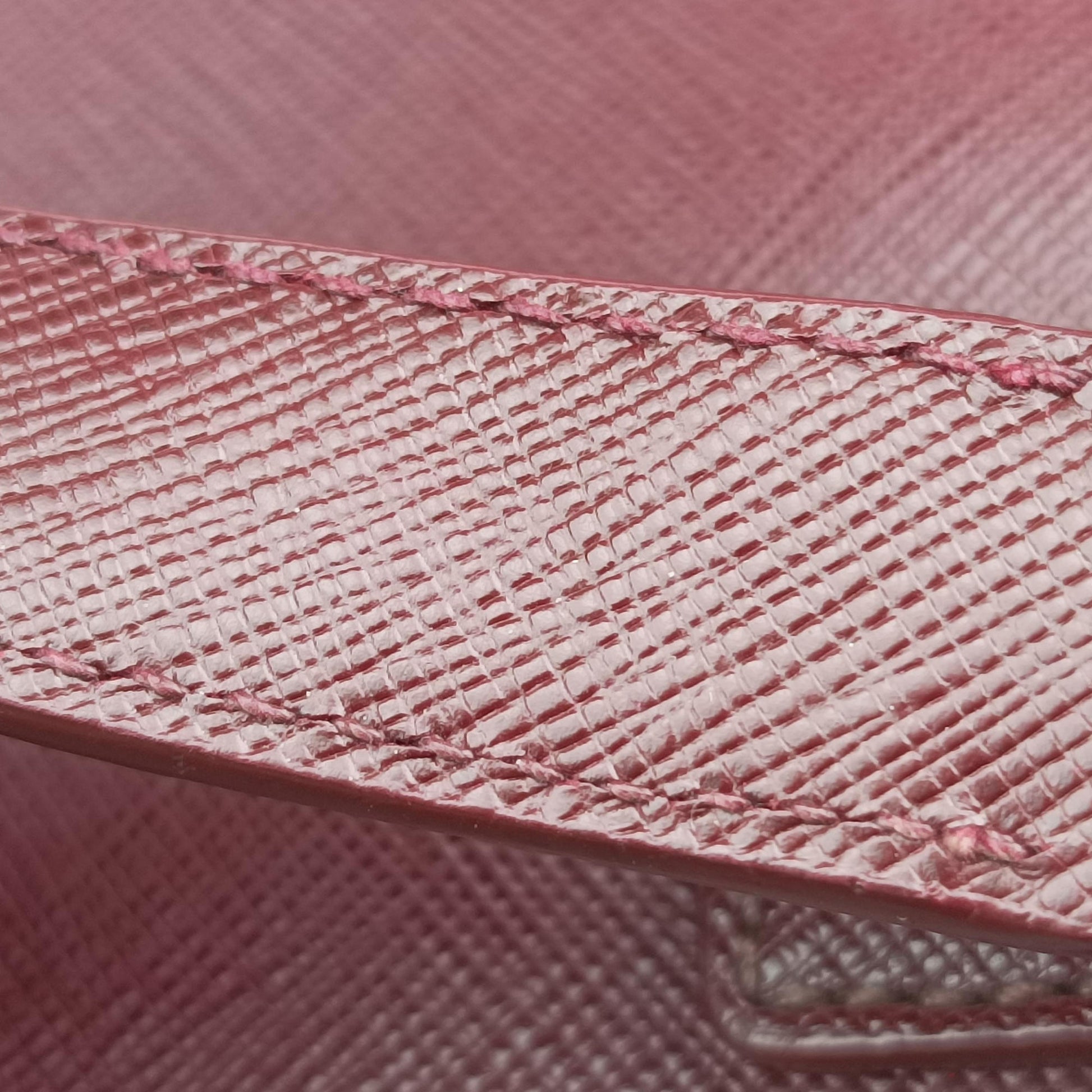 Secondhand Prada Triangle Logo Plate Red Saffiano Leather VR0023 handbag | stylenewstar