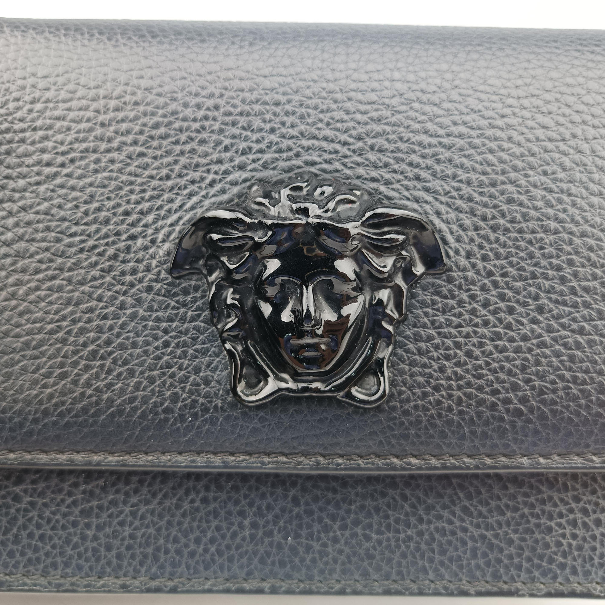 Pre-owned VERSACE Medusa Black leather  shoulderbag | stylenewstar