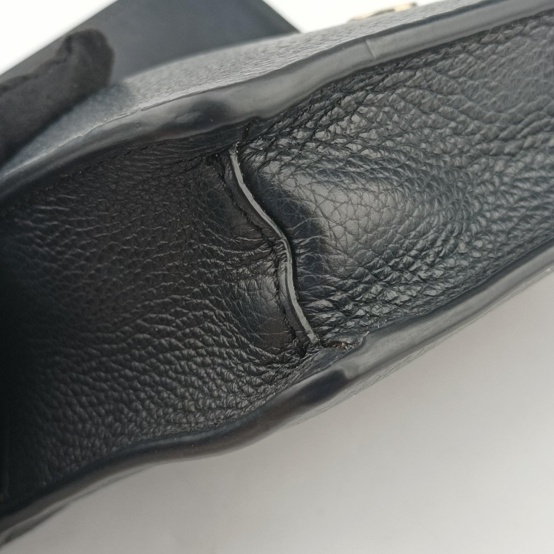 Pre-owned VERSACE Medusa Black leather  shoulderbag | stylenewstar