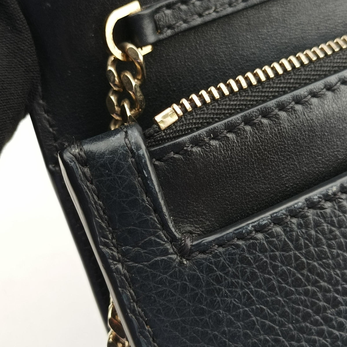 Pre-owned VERSACE Medusa Black leather  shoulderbag | stylenewstar