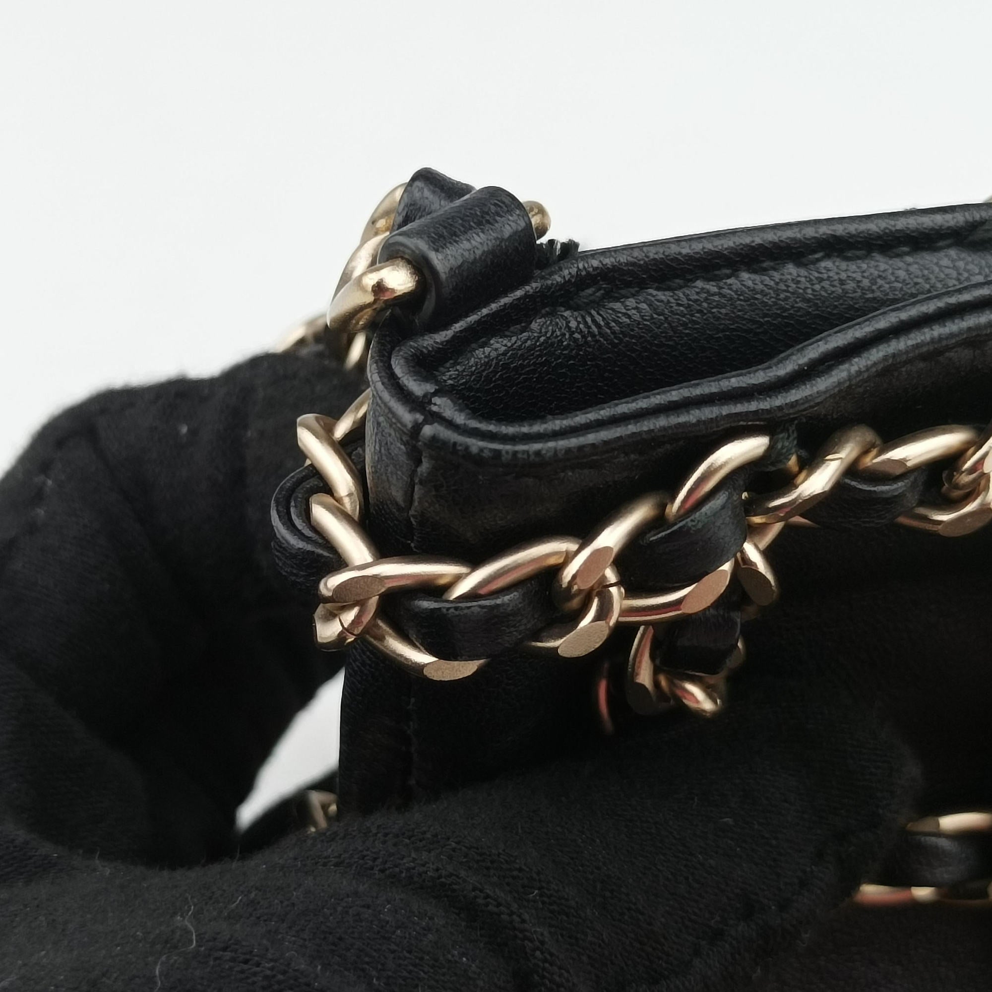Tech Me Out phone case Black lambskin AP1161 28587032テック ミー アウト フォンケース ブラック ラムスキン AP1161 28587032