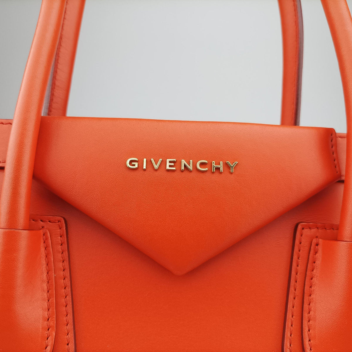 Pre-owned Givenchy Antigona Orange Smooth Calfskin Leather  handbag | stylenewstar