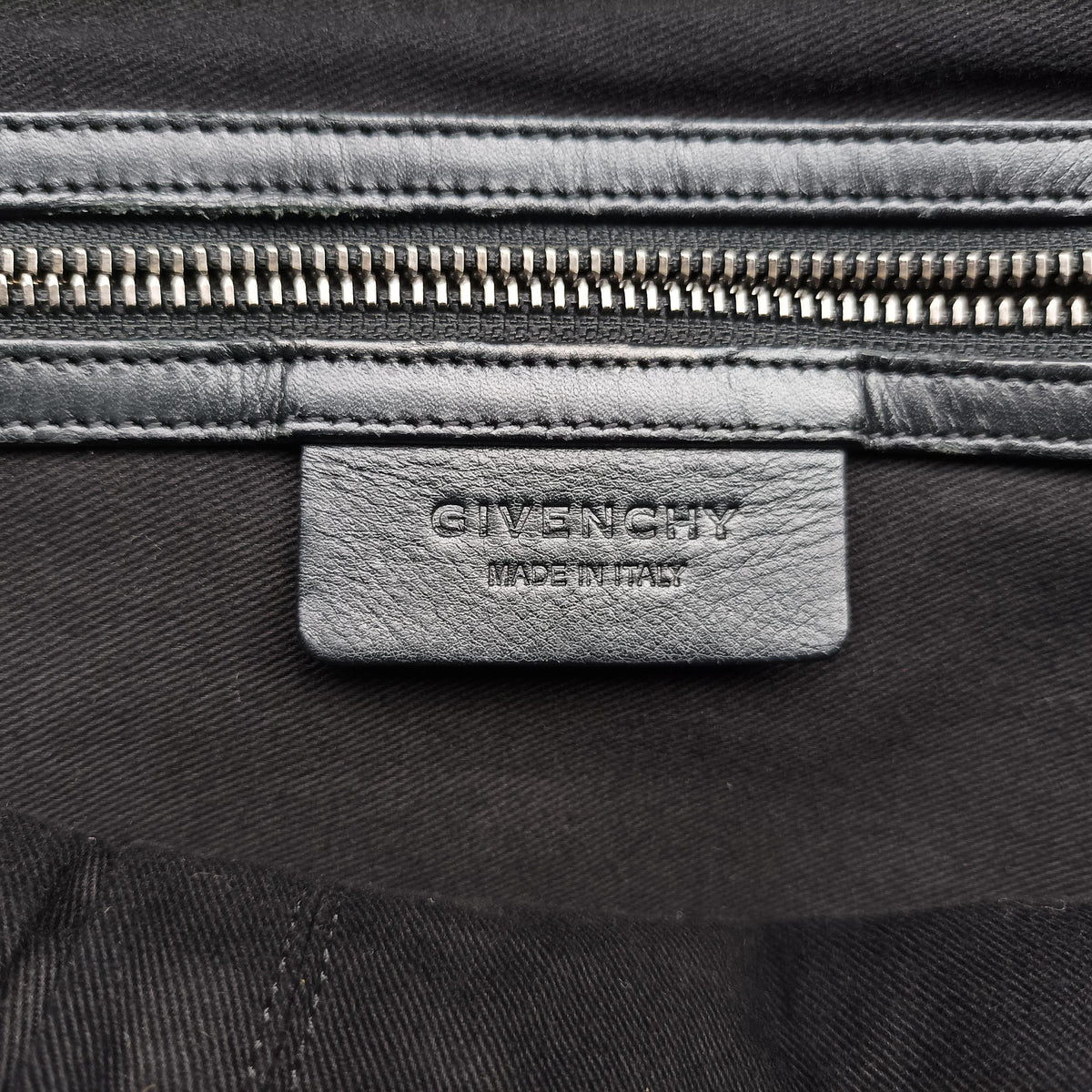 Pre-owned Givenchy Nightingale Black Lambskin  shoulderbag | stylenewstar