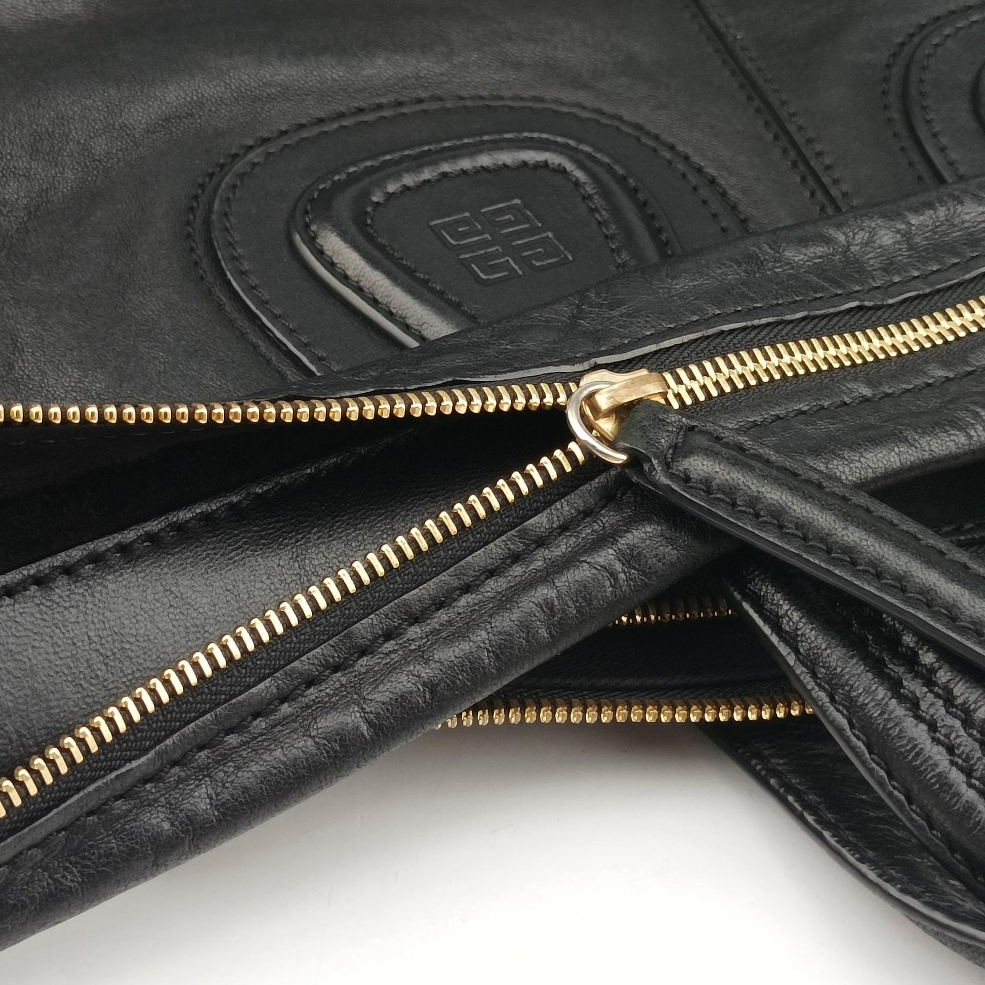 Pre-owned Givenchy Nightingale Black Lambskin  shoulderbag | stylenewstar