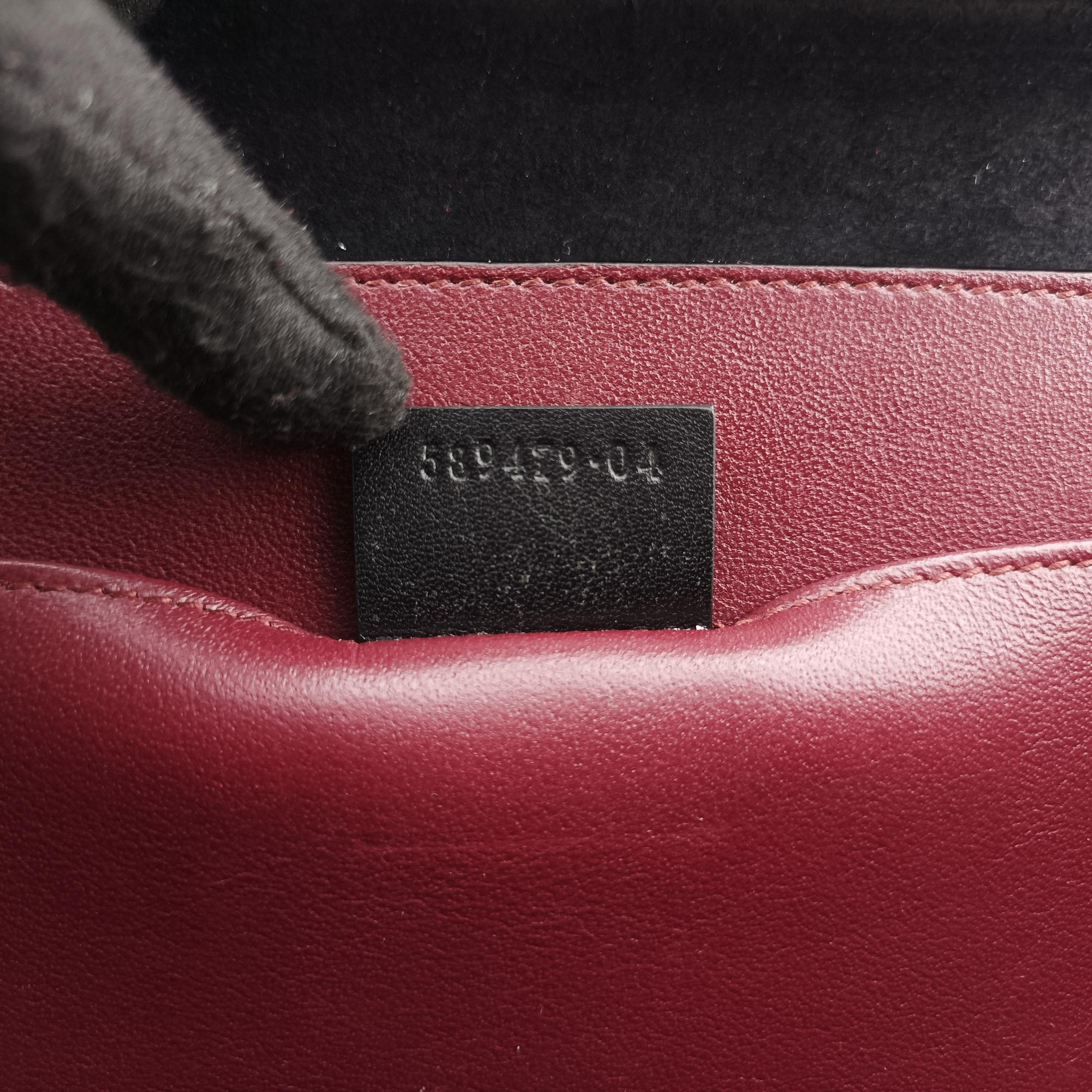 Pre-owned Gucci Sylvie Black Patent 589479 shoulderbag | stylenewstar