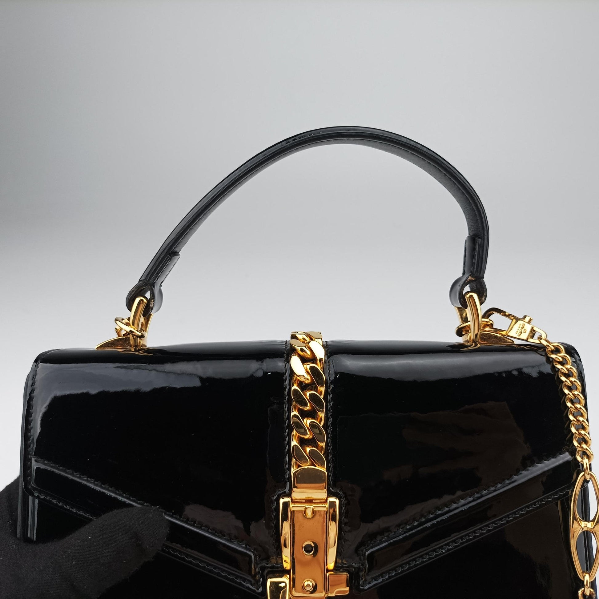 Pre-owned Gucci Sylvie Black Patent 589479 shoulderbag | stylenewstar