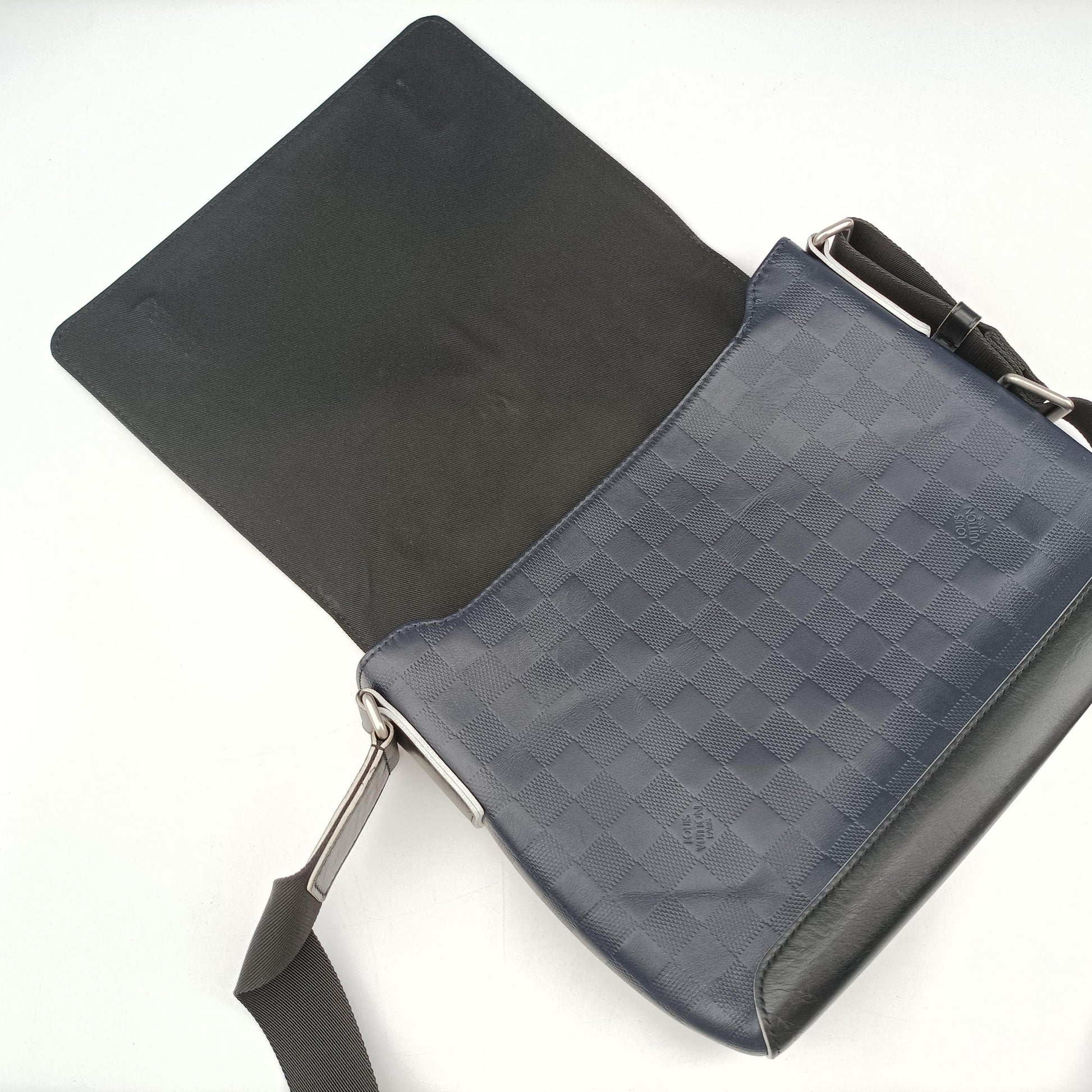 District PM Noir Damier Infini Leather N41033 CA0198ディストリクト PM ノワール ダミエアンフィニレザー N41033 CA0198