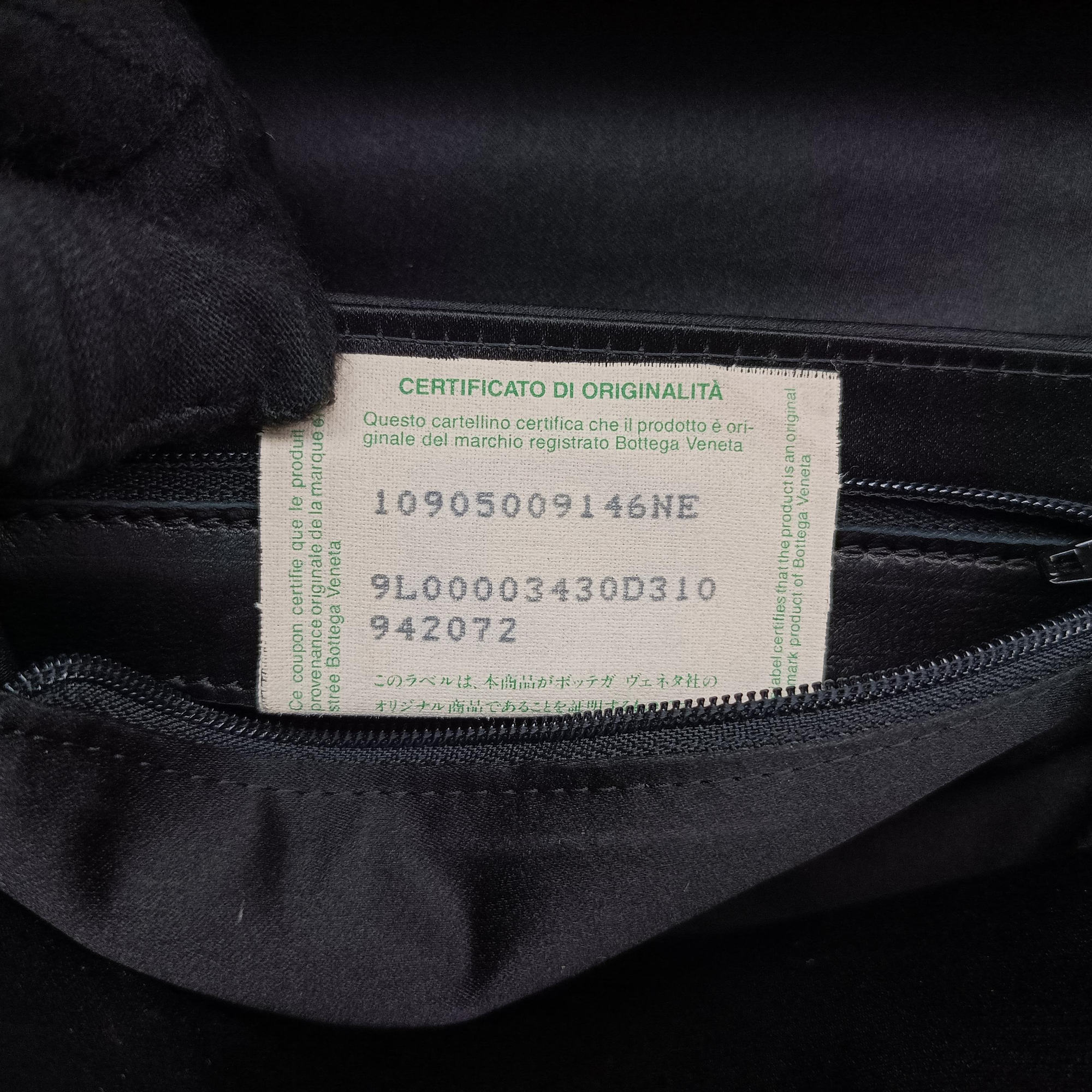 Intrecciato Satin Knot Flap Black Satin 10905009146NE 9L00003430D310 942072イントレチャート サテン ノット フラップ ブラック サテン 10905009146NE 9L00003430D310 942072