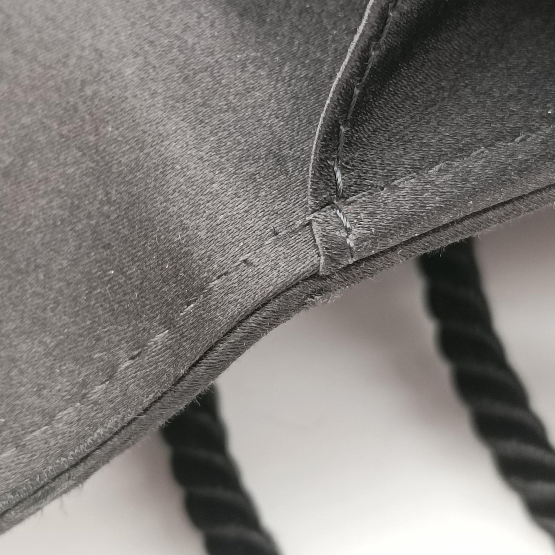 Intrecciato Satin Knot Flap Black Satin 10905009146NE 9L00003430D310 942072イントレチャート サテン ノット フラップ ブラック サテン 10905009146NE 9L00003430D310 942072