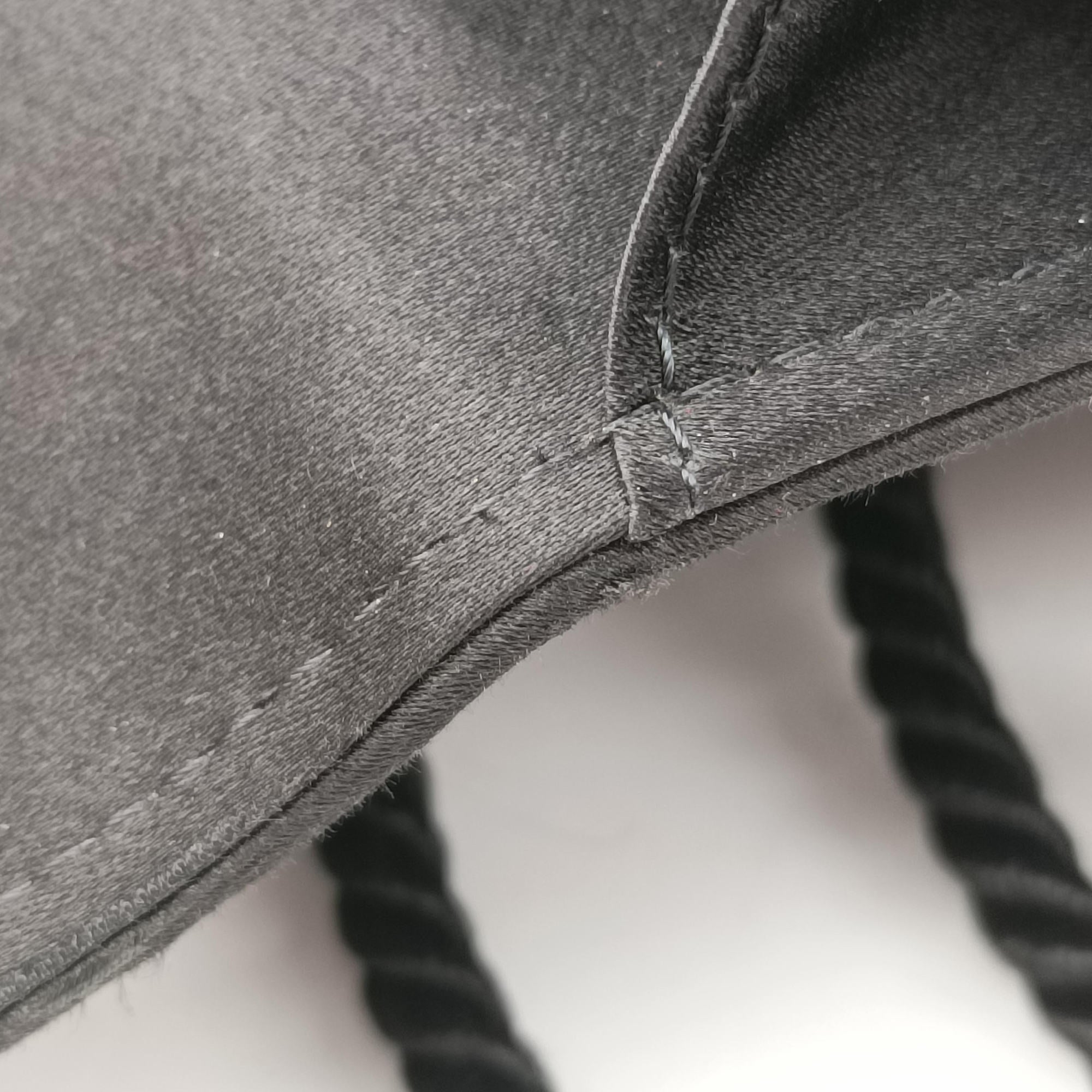 Intrecciato Satin Knot Flap Black Satin 10905009146NE 9L00003430D310 942072イントレチャート サテン ノット フラップ ブラック サテン 10905009146NE 9L00003430D310 942072