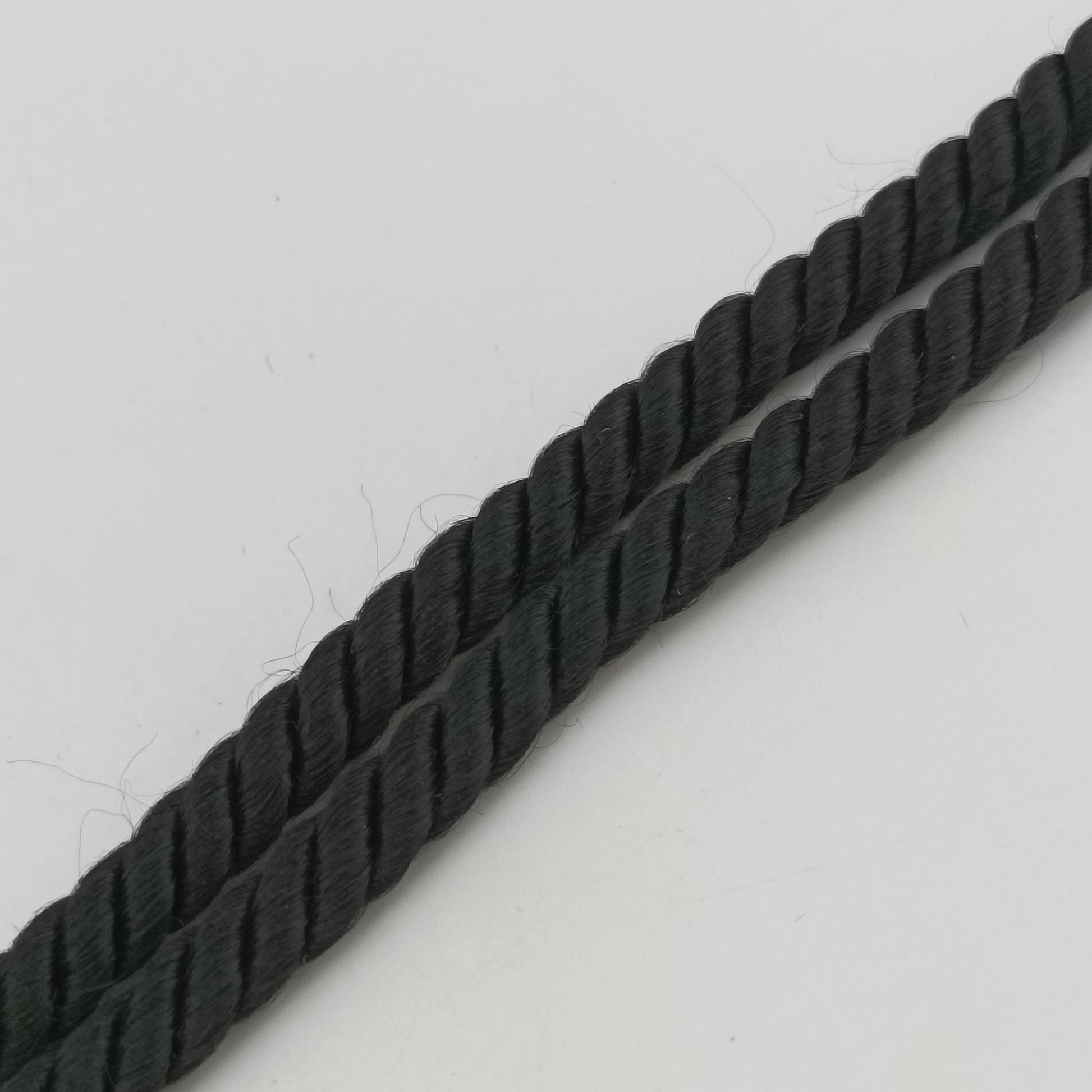 Intrecciato Satin Knot Flap Black Satin 10905009146NE 9L00003430D310 942072イントレチャート サテン ノット フラップ ブラック サテン 10905009146NE 9L00003430D310 942072