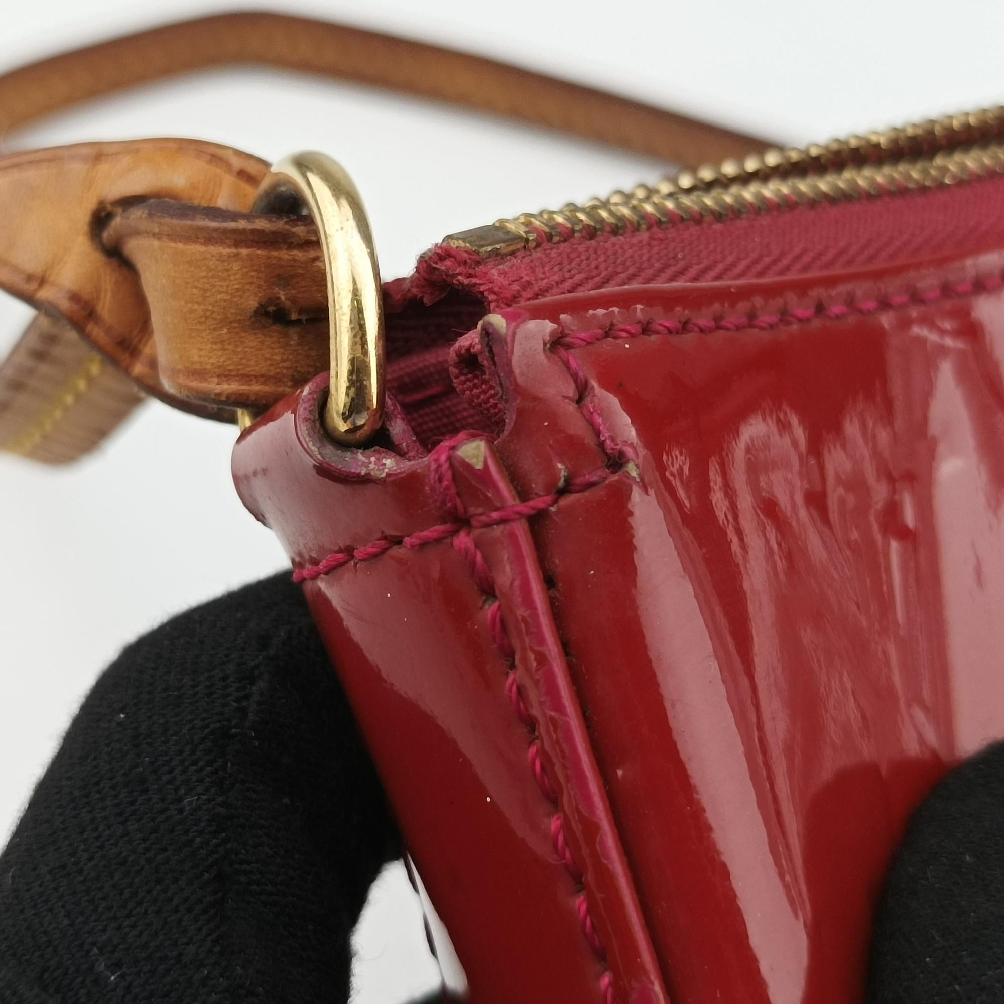 Pre-owned Louis Vuitton Schet Accessoir Red Monogram Vernis M91574 handbag | stylenewstar