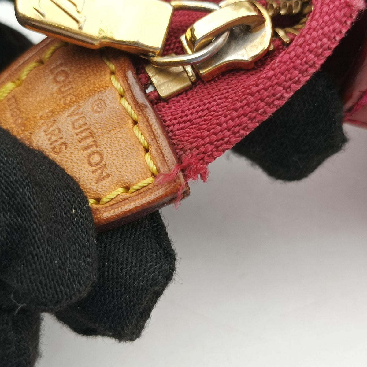 Pre-owned Louis Vuitton Schet Accessoir Red Monogram Vernis M91574 handbag | stylenewstar