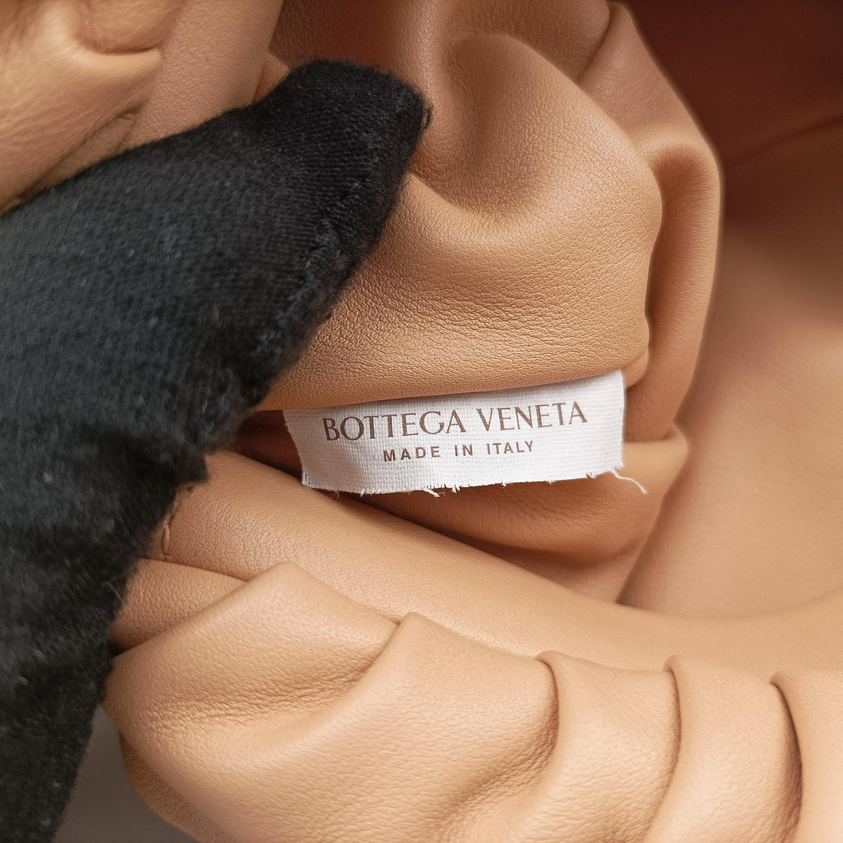 Secondhand Bottega Veneta The Chain Pouch Camel lambskin  shoulderbag | stylenewstar