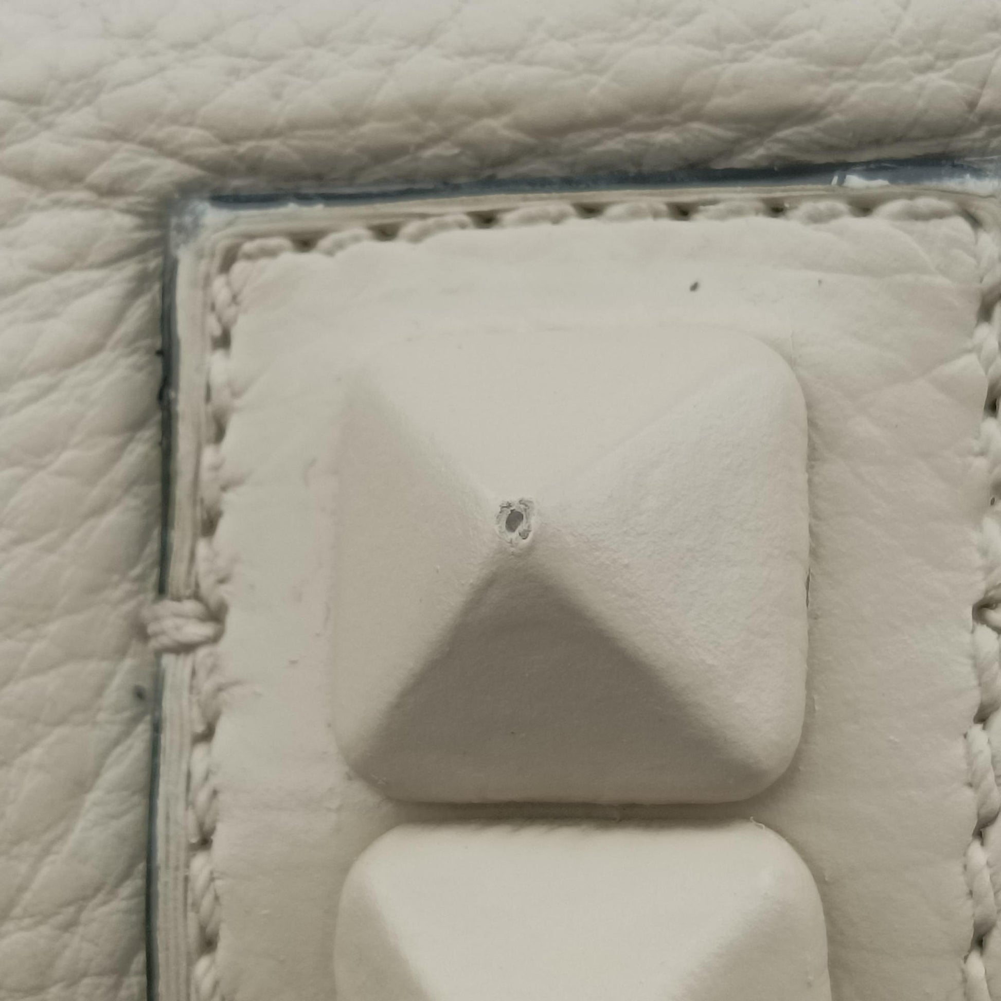 Rockstud Glam Lock White Leather Lot number unknownロックスタッズグラムロック ホワイト レザー 製番不明