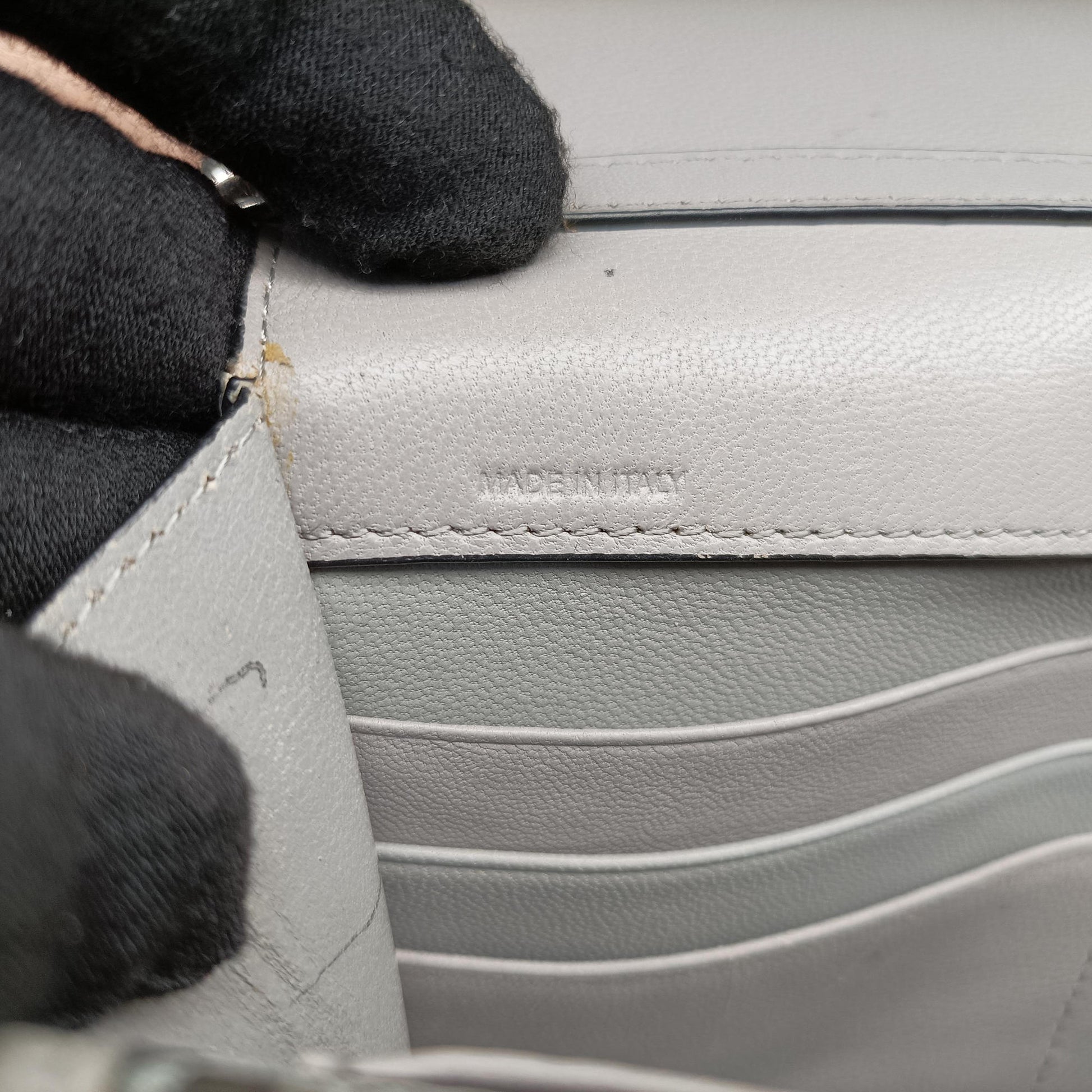 Logo Chain Grey Leather GU0154ロゴチェーン グレー レザー GU0154