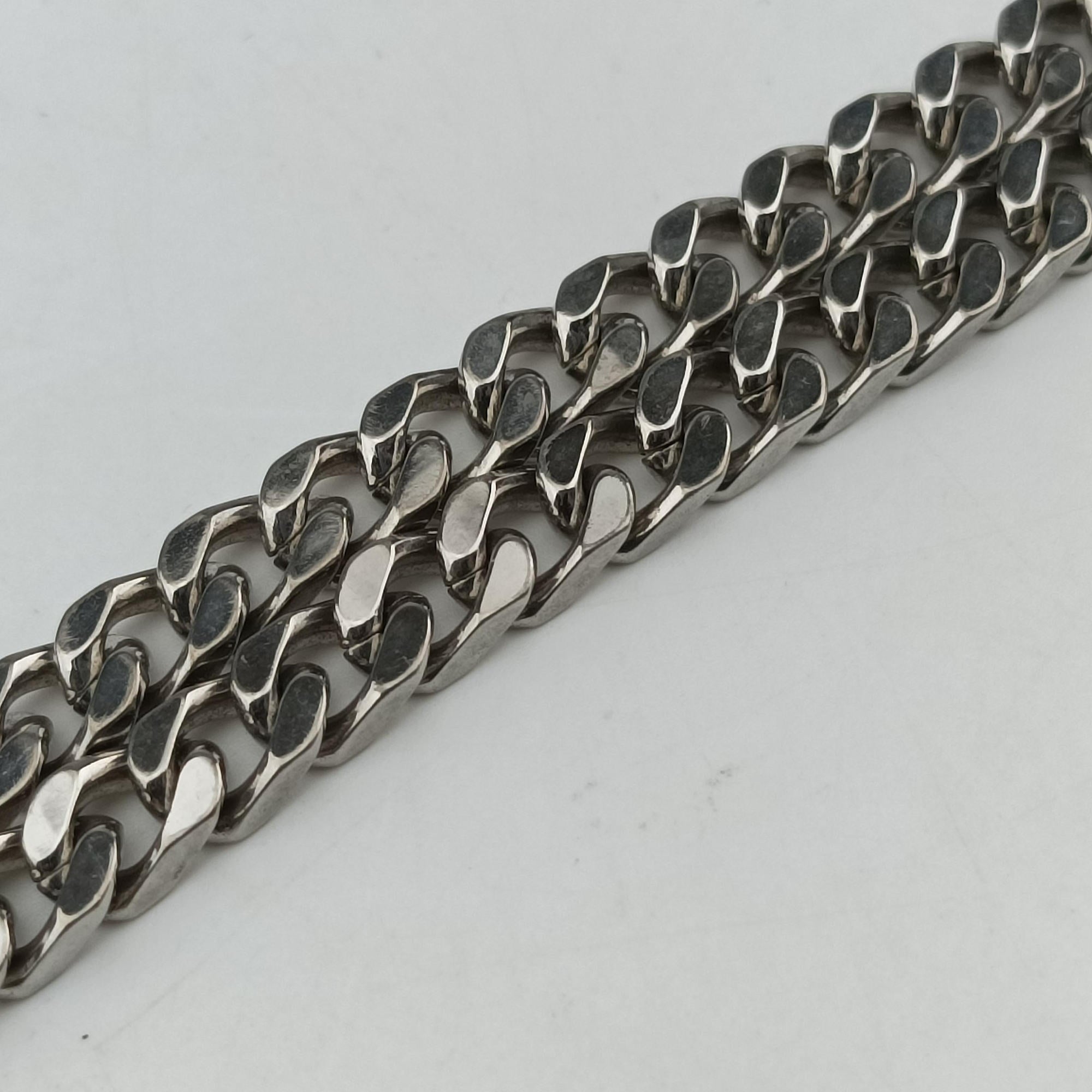 Logo Chain Grey Leather GU0154ロゴチェーン グレー レザー GU0154