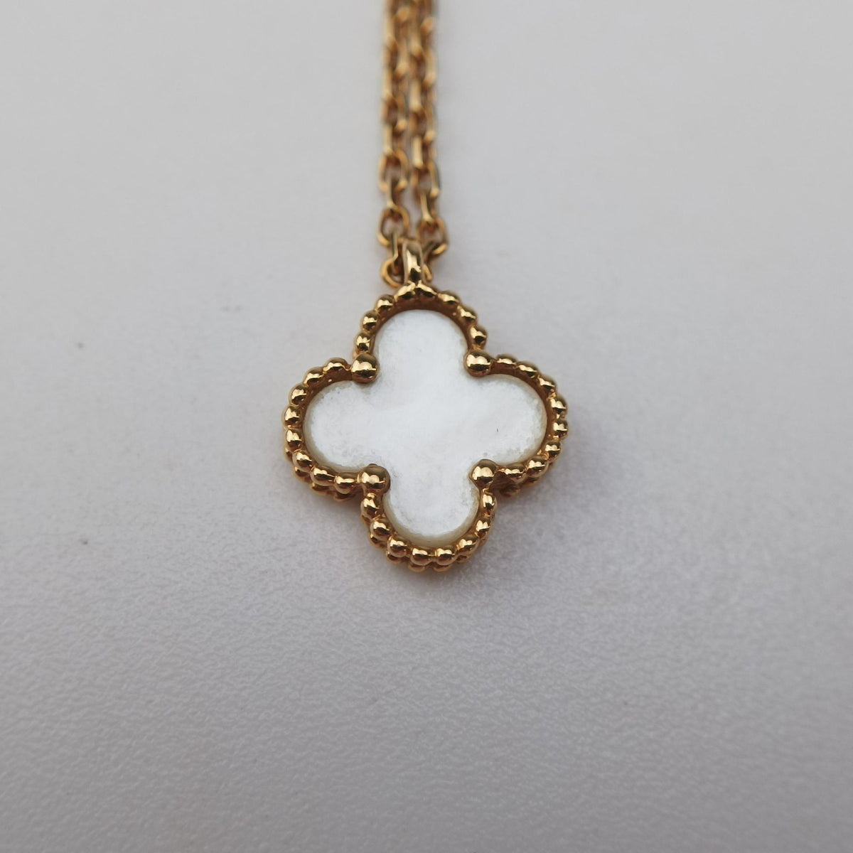 Sweet Alhambra White×Gold AU750 ARF69100 JB031499スイート アルハンブラ ホワイト×ゴールド AU750 ARF69100 JB031499