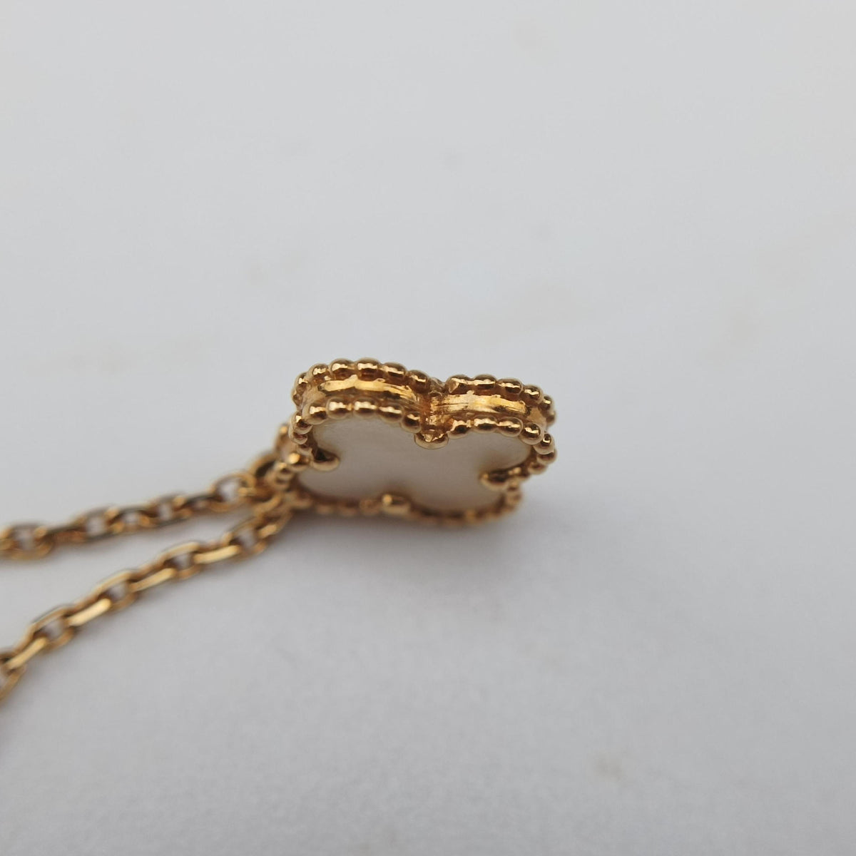 Sweet Alhambra White×Gold AU750 ARF69100 JB031499スイート アルハンブラ ホワイト×ゴールド AU750 ARF69100 JB031499