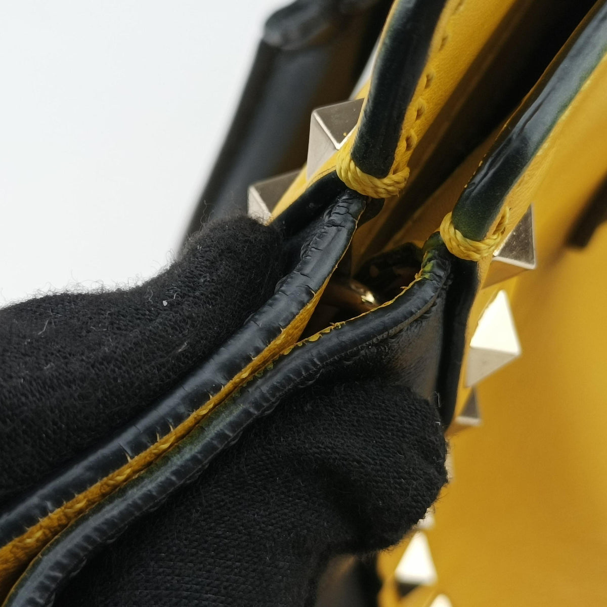Rockstud Yellow × Black Leather BGJ540VK31ロックスタッズ イエロー × ブラック レザー BGJ540VK31