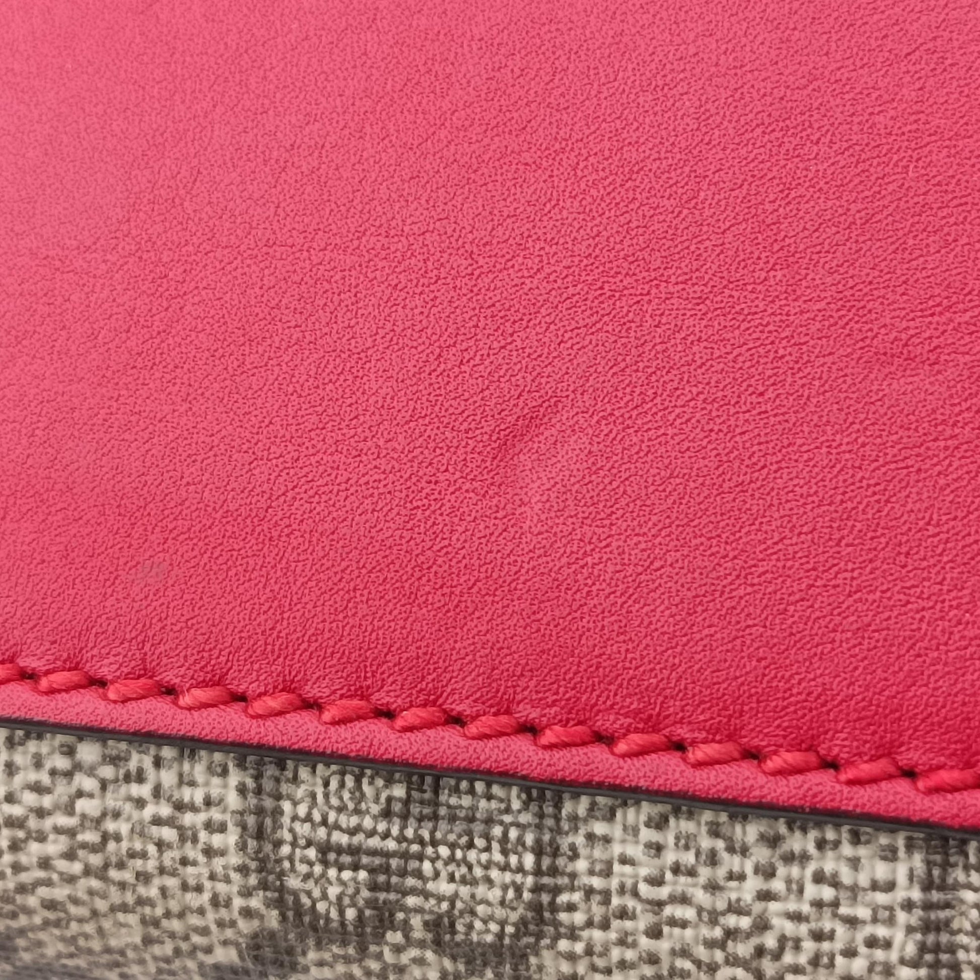 Padlock Beige×red×pink PVC coated canvas×Leather 409487 F023667693パドロック ベージュ×レッド×ピンク PVCコーティングキャンバス×レザー 409487 F023667693