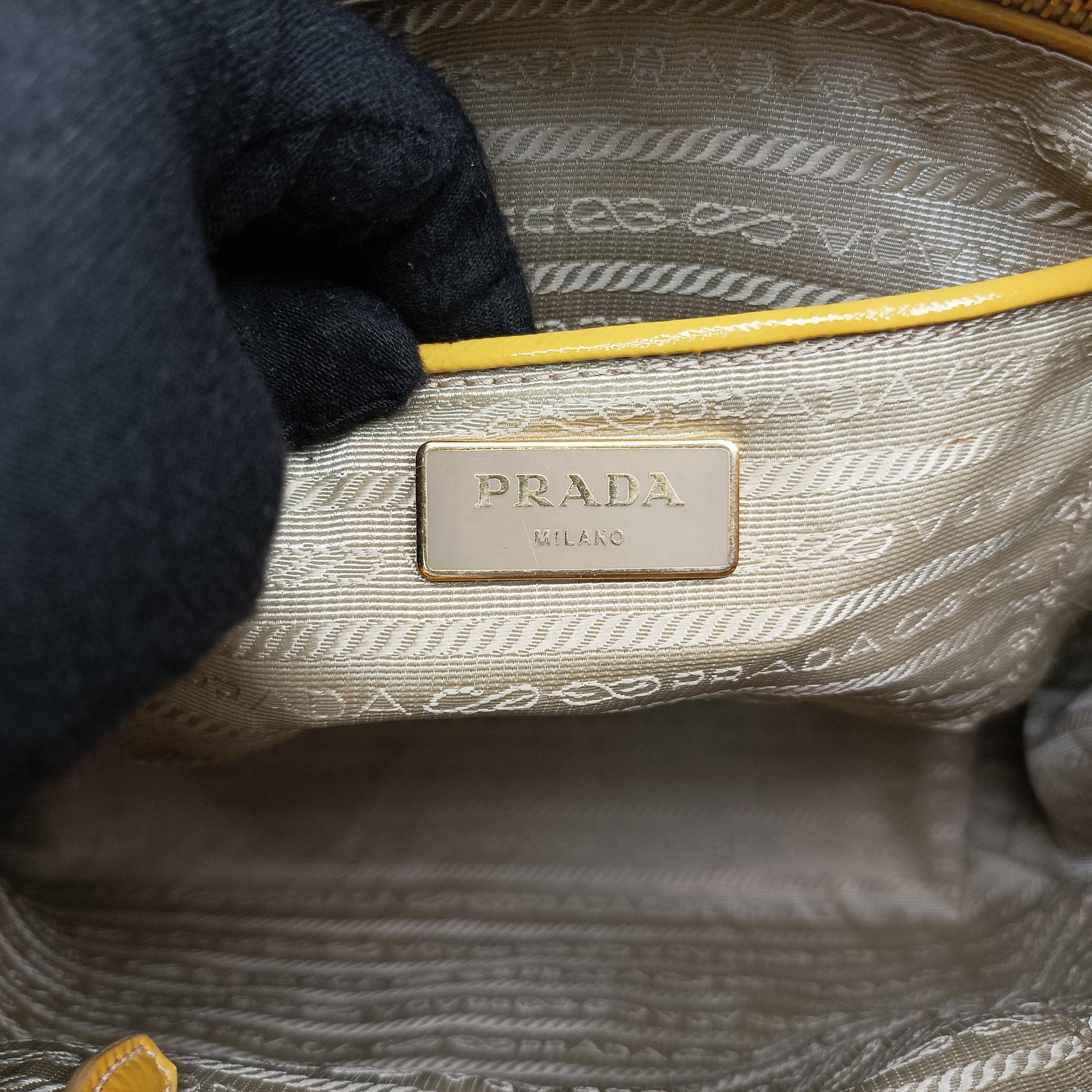Parabole Tote Yellow SAFFIANO Leather BN2411 7 Bパラボラトート イエロー サフィアーノレザー BN2411 7 B