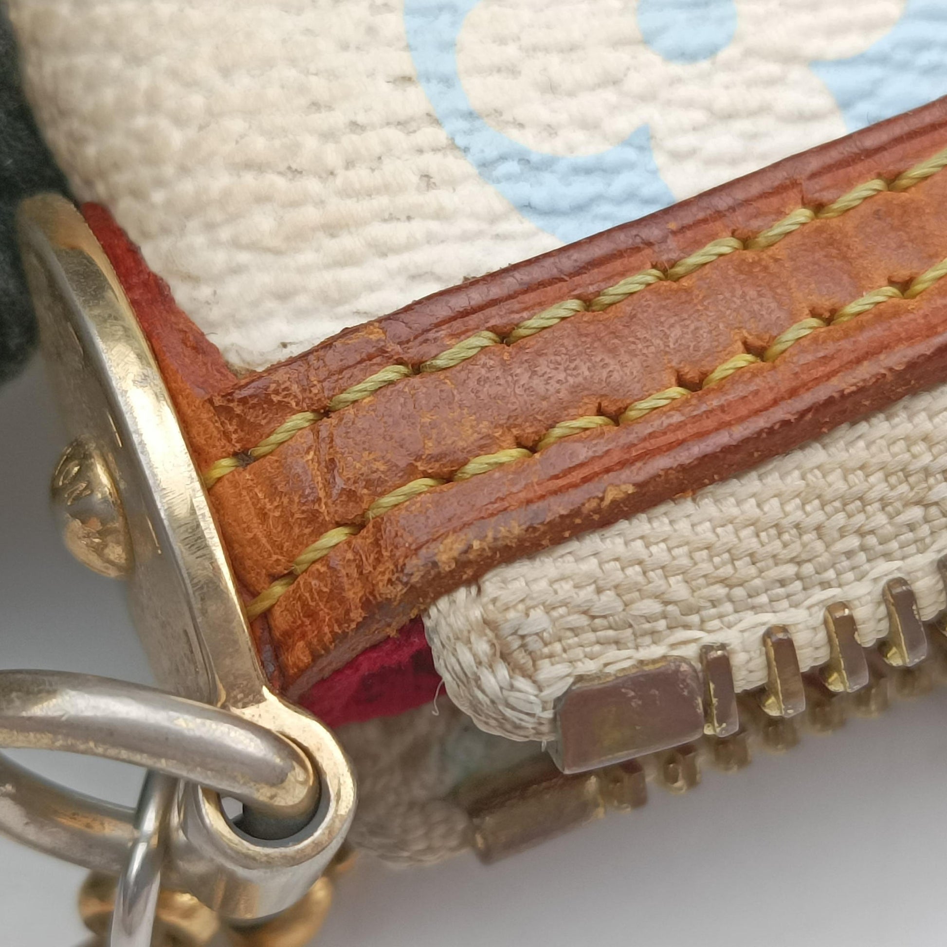 Pochette Mira MM Pouch white Monogram Multicolor M60096 AA0039ポシェット ミラMM ブロン モノグラム マルチカラー M60096 AA0039