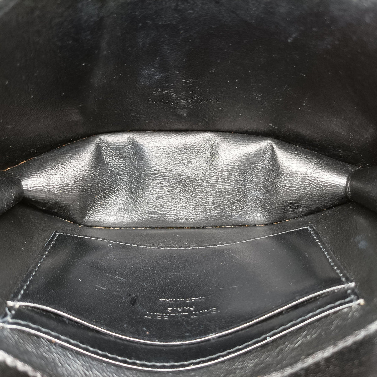 Pre-owned Yves Saint Laurent classic simple logo Black Leather 769162 shoulderbag | stylenewstar