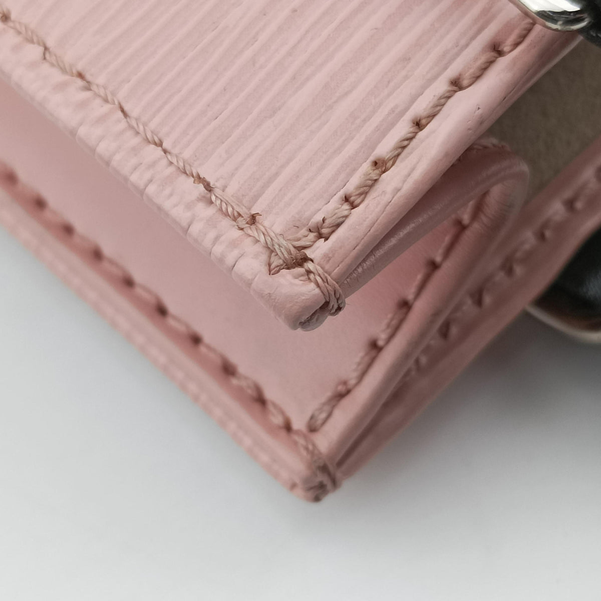 Petit Sac Plat ROSE BALLERIN Epi M69575 CA0211 IC Chipプティットサックプラ ローズバレリーヌ エピ M69575 CA0211 ICチップ