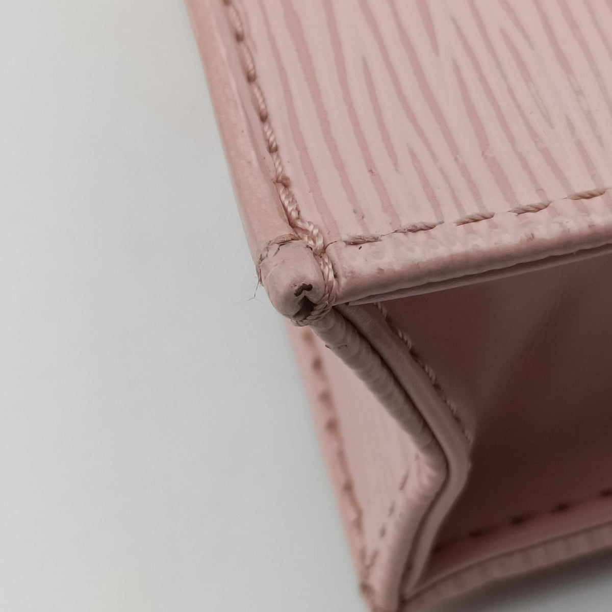 Petit Sac Plat ROSE BALLERIN Epi M69575 CA0211 IC Chipプティットサックプラ ローズバレリーヌ エピ M69575 CA0211 ICチップ