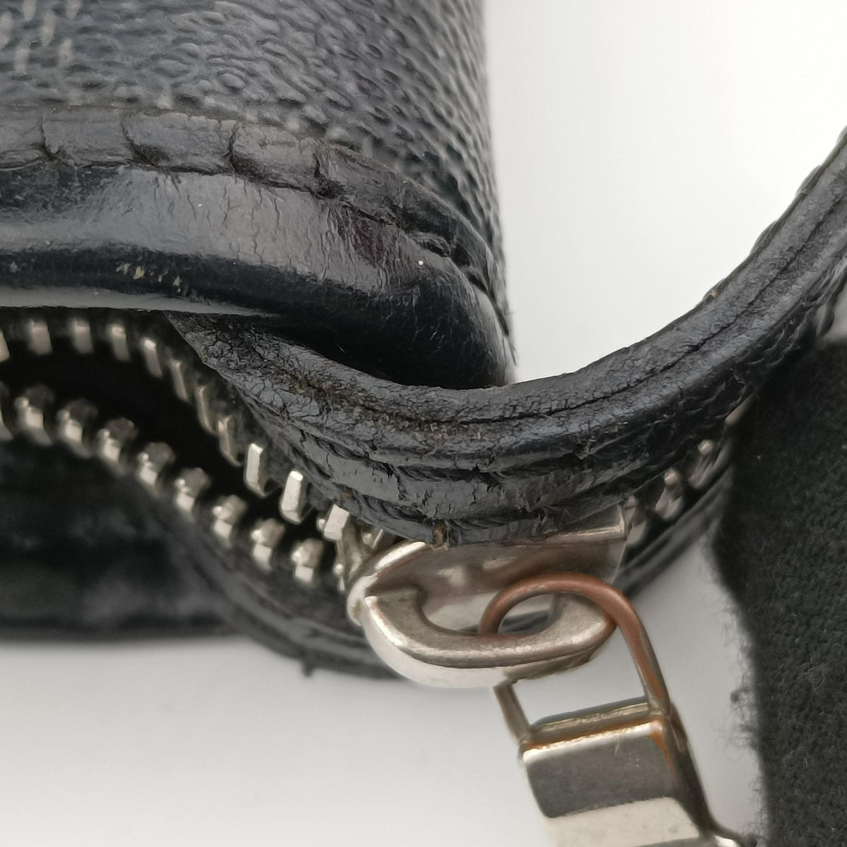 Secondhand Louis Vuitton Tadao Graphite Damier Graphite N41259 handbag | stylenewstar