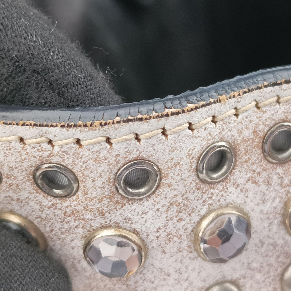 Pre-owned Prada Vitello Vintage Studded Sound White Leather  shoulderbag | stylenewstar