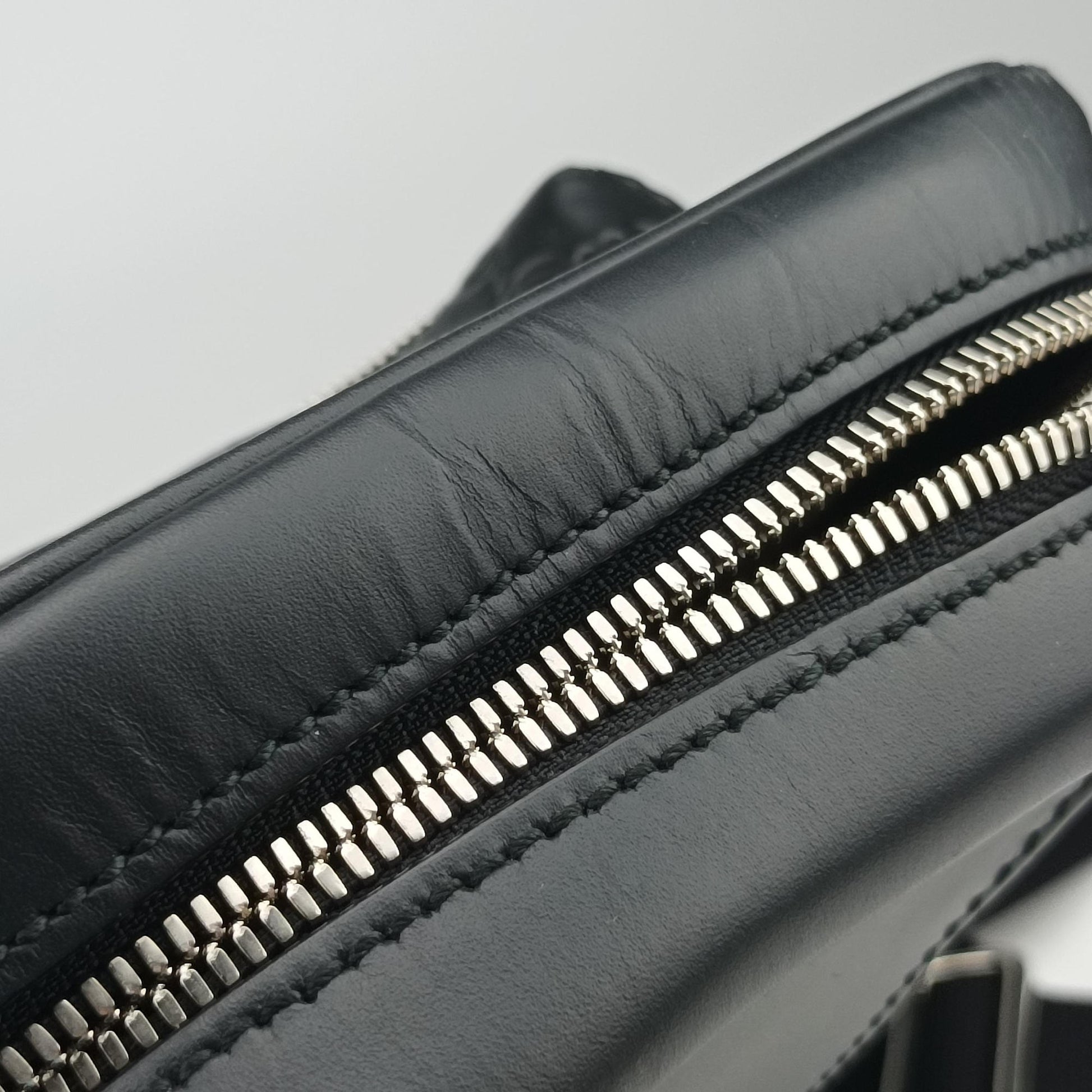 Pre-owned Gucci Stripe Line Black Leather 450970 bum bag/waist bag | stylenewstar