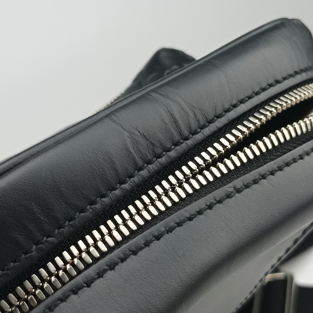 Pre-owned Gucci Stripe Line Black Leather 450970 bum bag/waist bag | stylenewstar