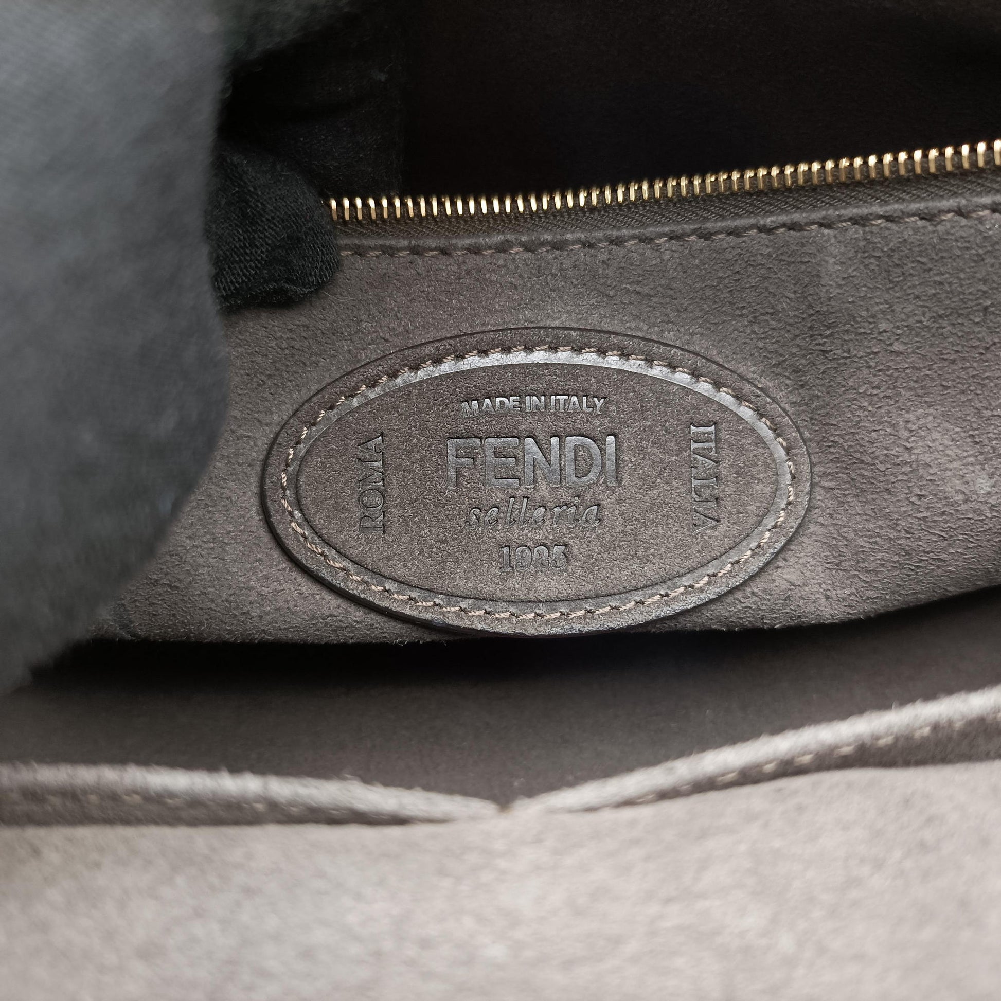 Pre-owned Fendi FF Logo Gloria Grey Leather 8BH367 shoulderbag | stylenewstar