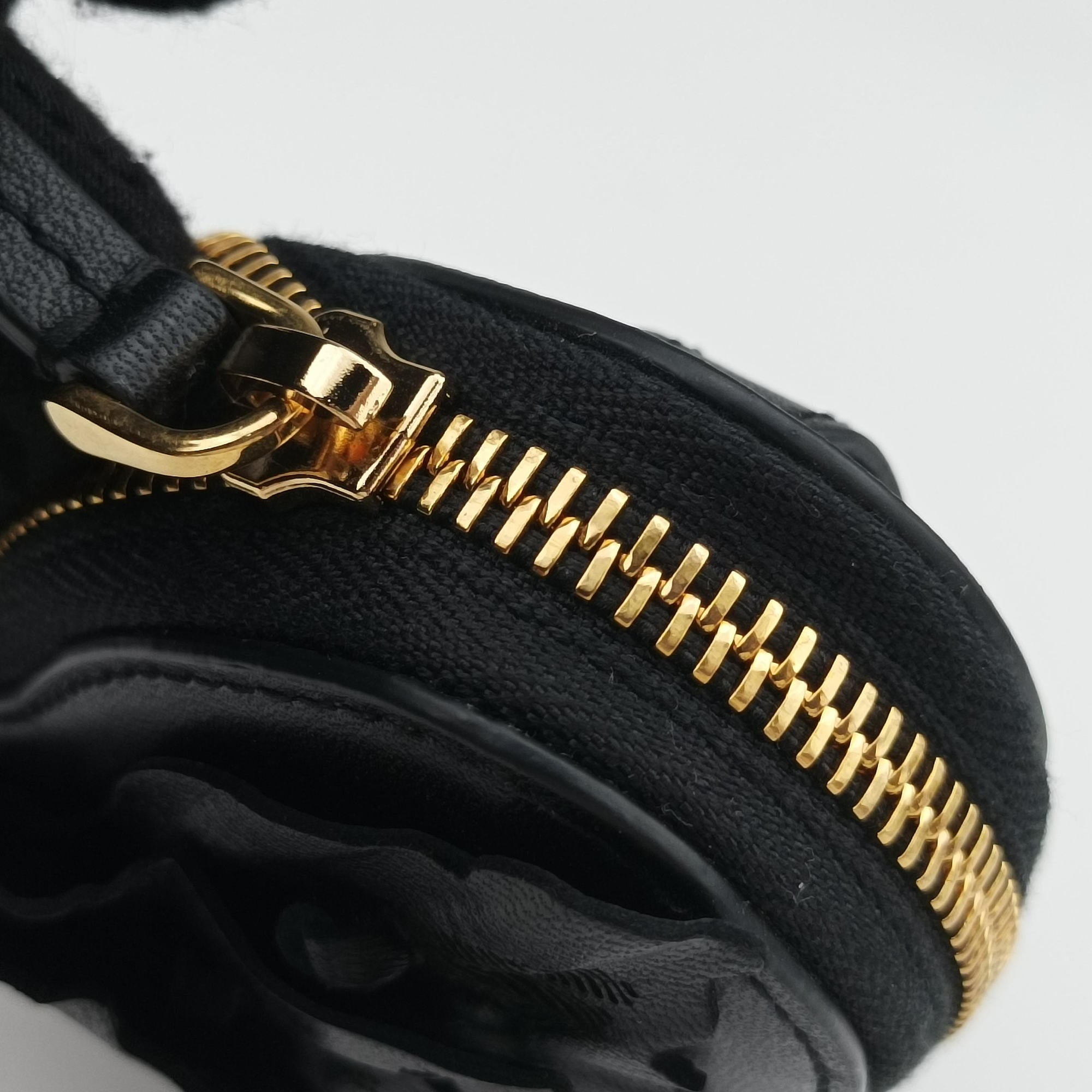 Secondhand Christian Dior 30 Montaigne Removable Black Lambskin  bum bag/waist bag | stylenewstar