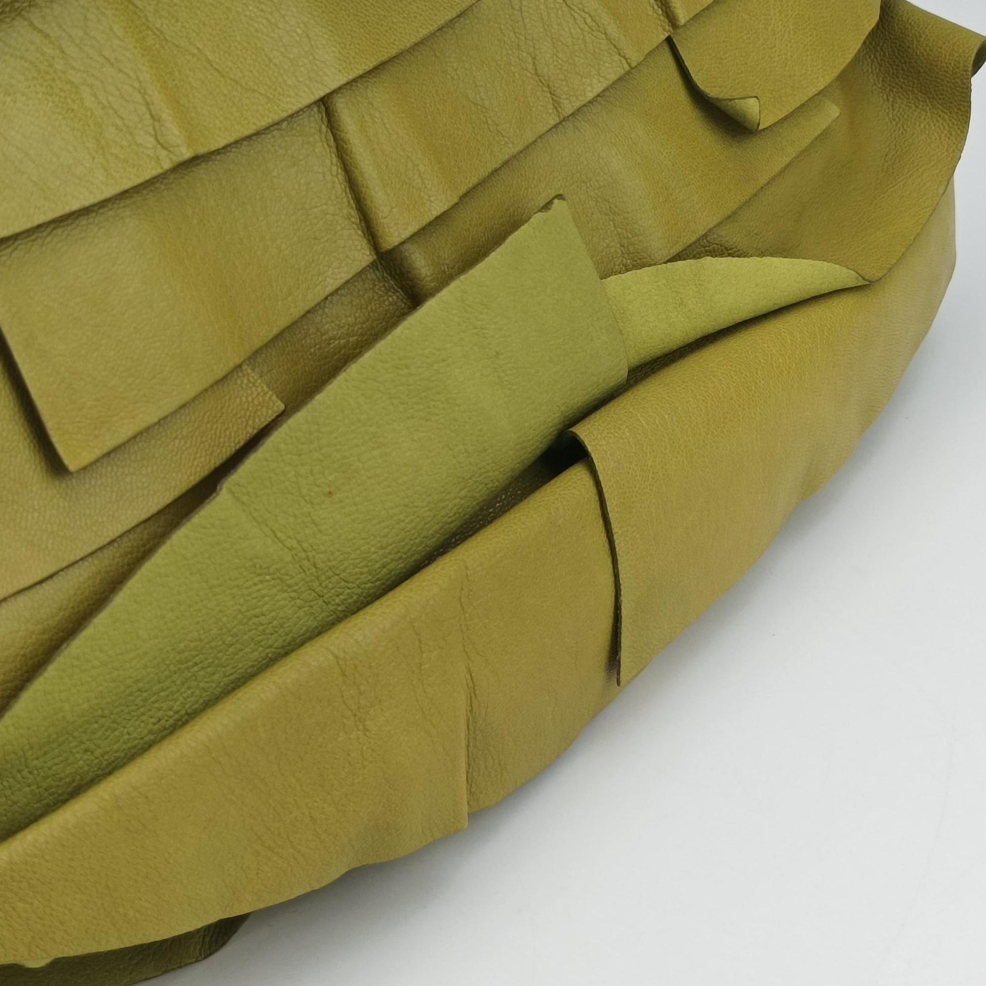 Pre-owned Yves Saint Laurent Mombasa Green Leather 122245 shoulderbag | stylenewstar