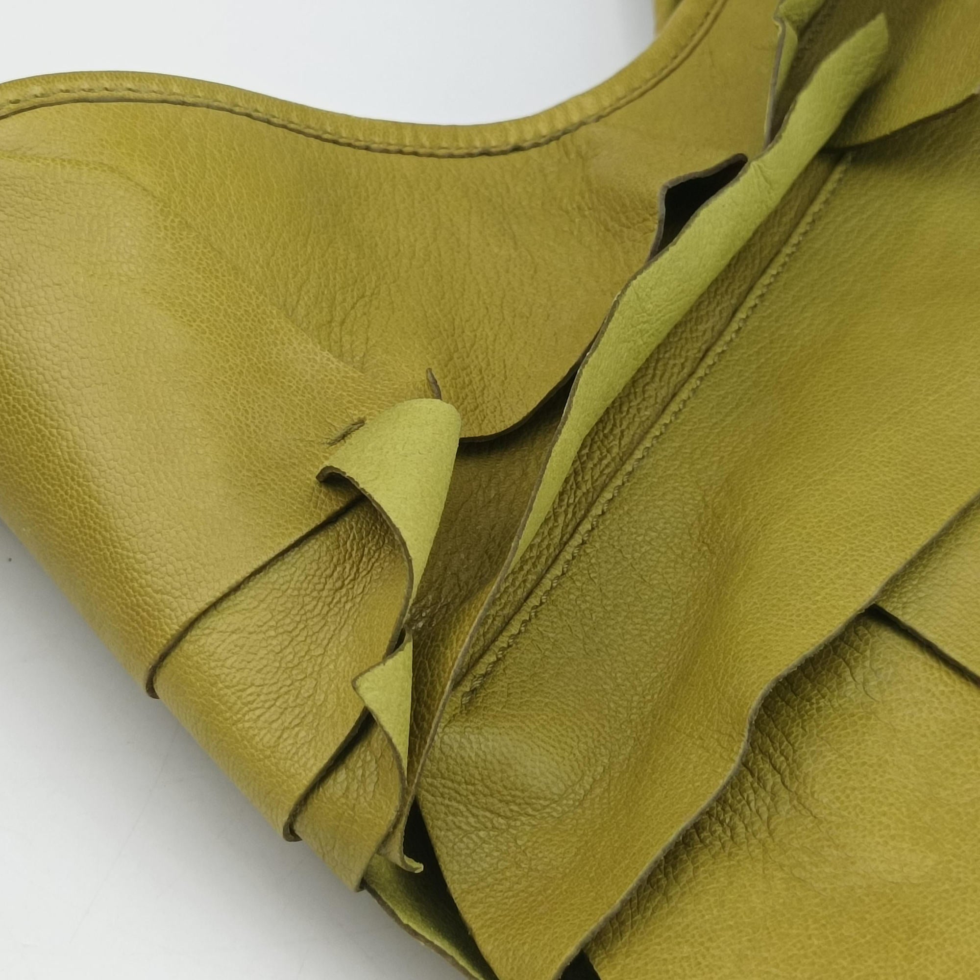 Pre-owned Yves Saint Laurent Mombasa Green Leather 122245 shoulderbag | stylenewstar