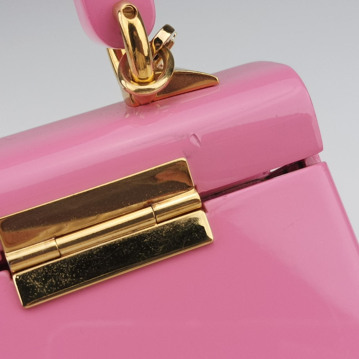 Pre-owned Gucci Sylvie 1969 Acrylic Mini Hand Pink Acrylic 589482 shoulderbag | stylenewstar