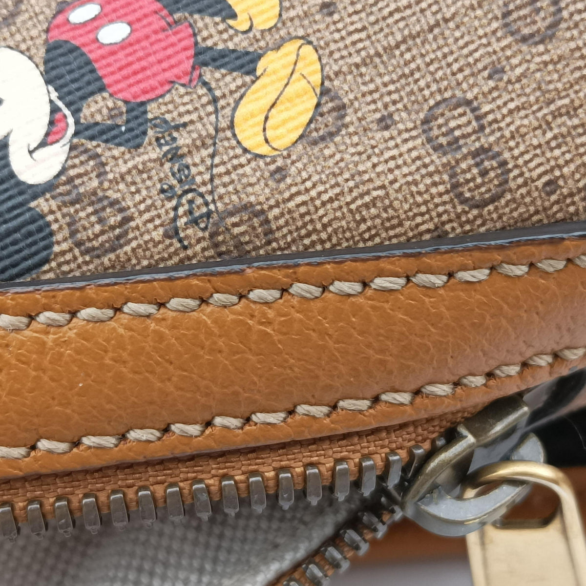 The Three Little Pigs Brown PVC coated canvas × leather 552884 E032209238三匹のこぶた ブラウン PVCコーティングキャンバス×レザー 552884 E032209238