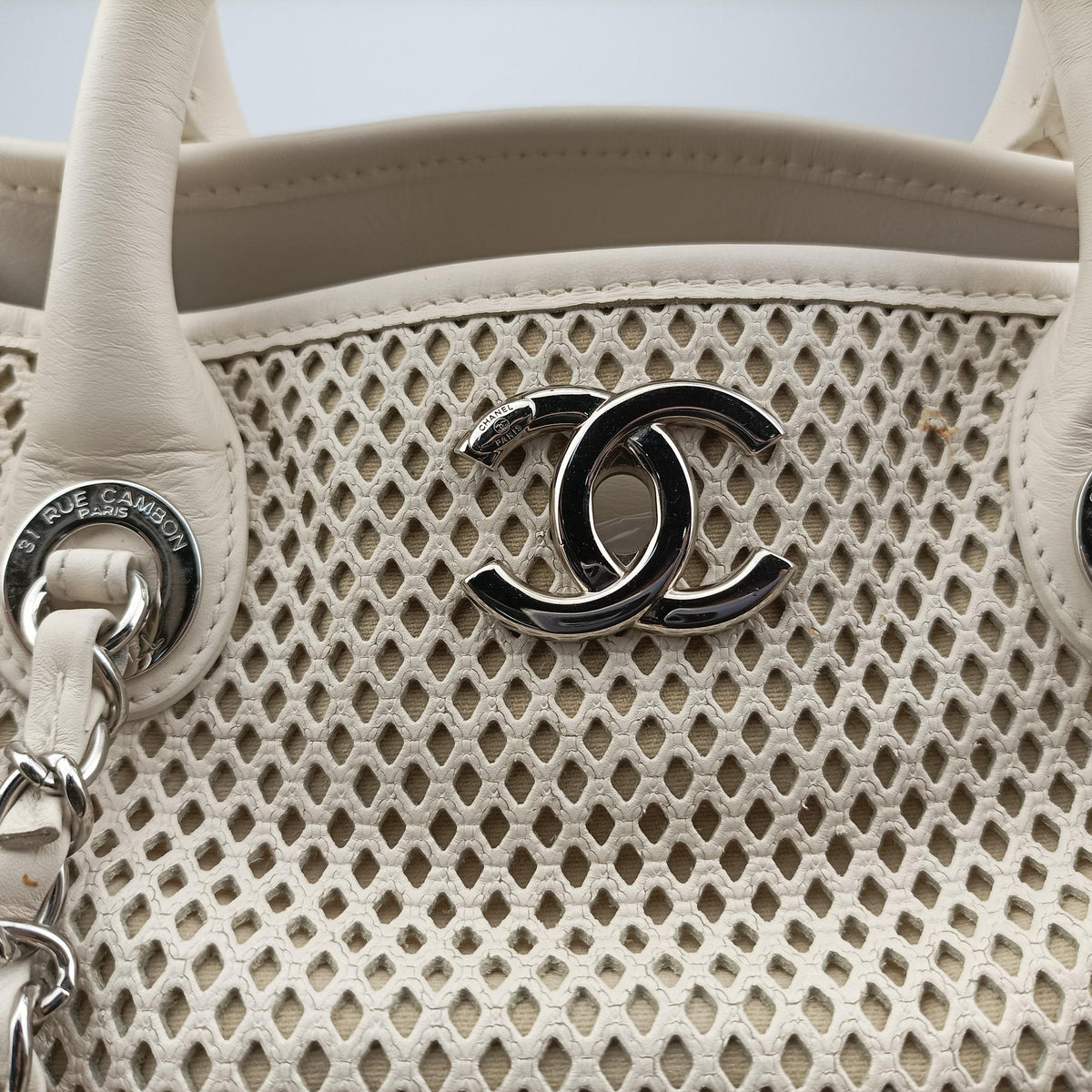Up in the Air Perforated French Riviera  White lambskin A67654 17921437アップ ザ エア フレンチリビエラ  ホワイト ラムスキン A67654 17921437