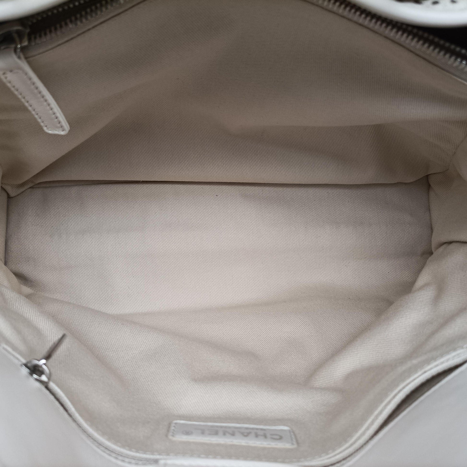 Up in the Air Perforated French Riviera  White lambskin A67654 17921437アップ ザ エア フレンチリビエラ  ホワイト ラムスキン A67654 17921437